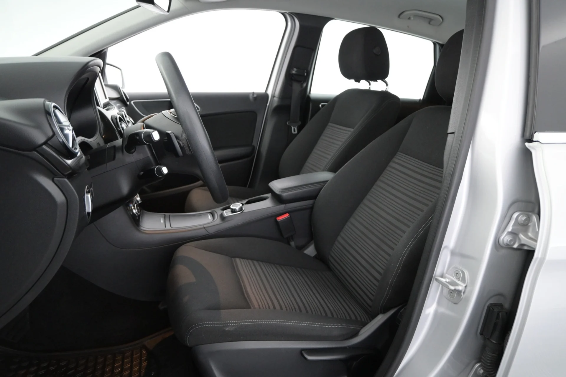 Car Image - 6Sl2BsVmZKFT3BxSWNHJYv