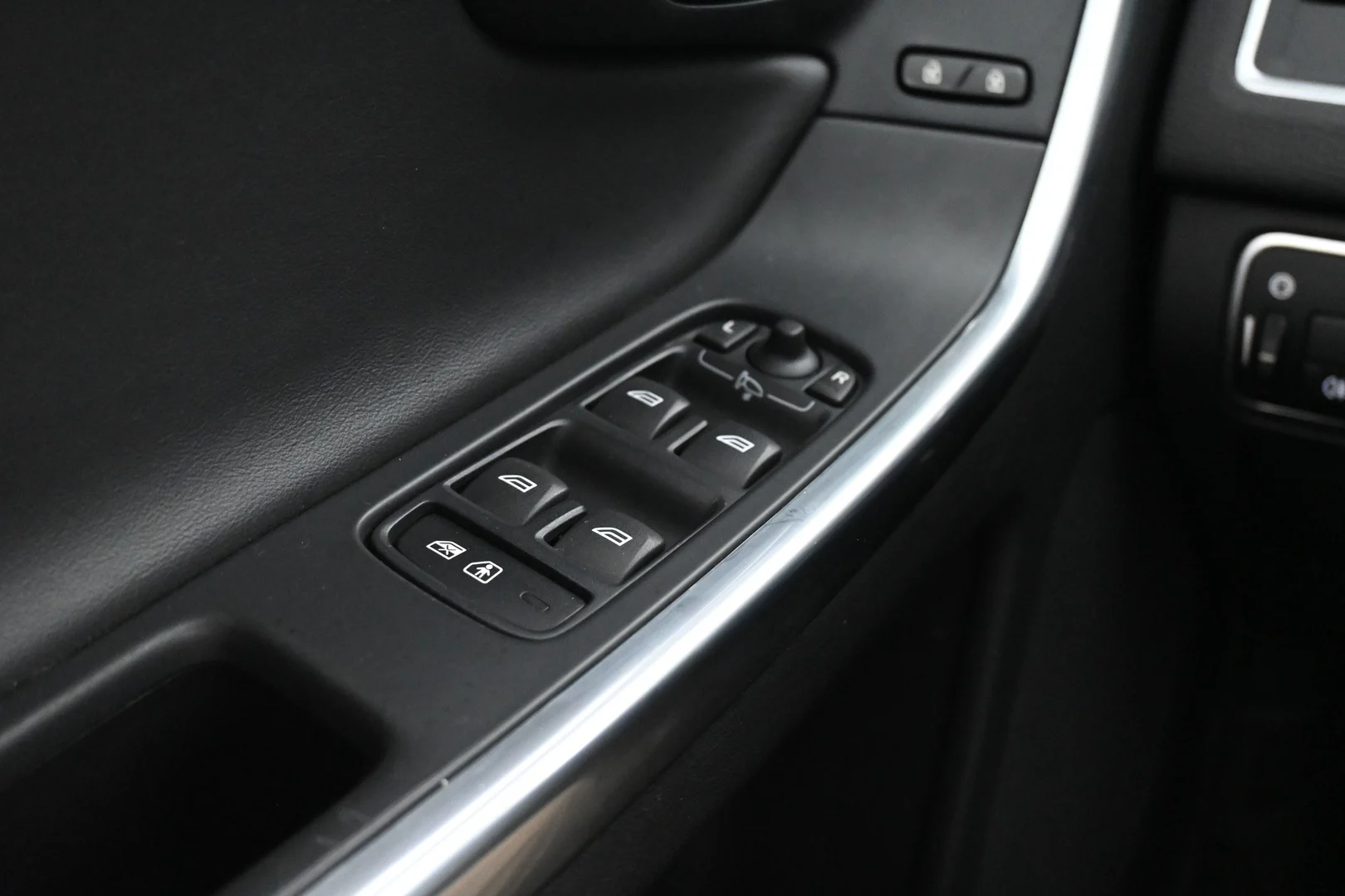 Car Image - 5llrrbFk8GU0Ha0jnGtOxD