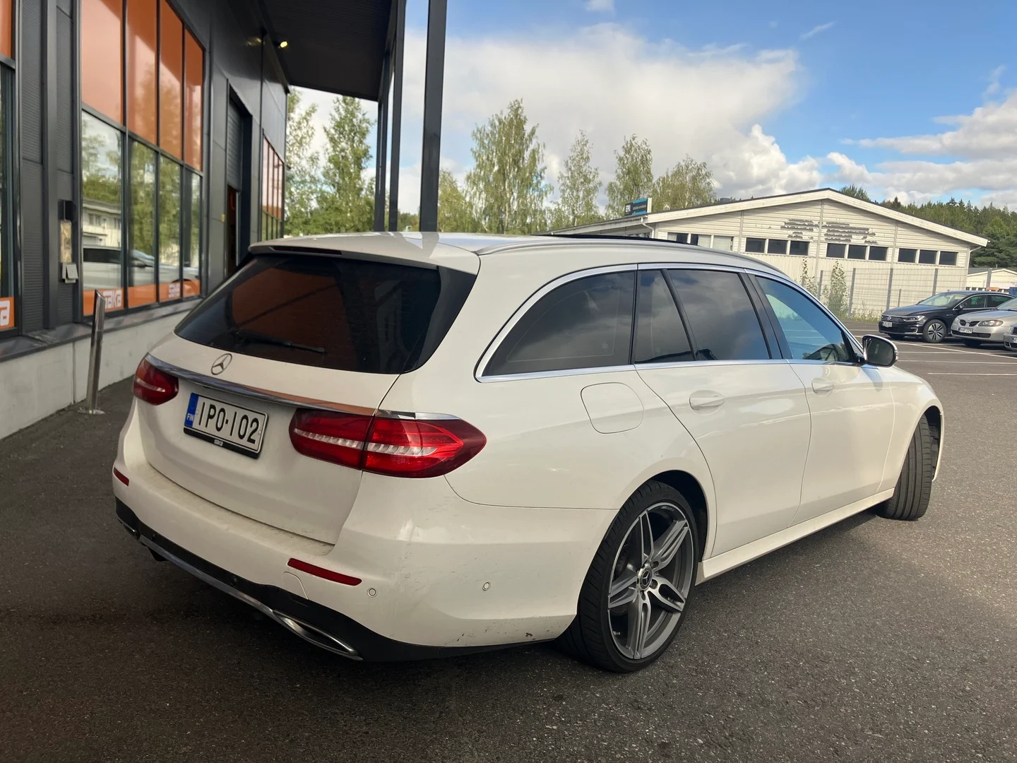 Car Image - 2BnhvIrReUgFO29p92IZ42
