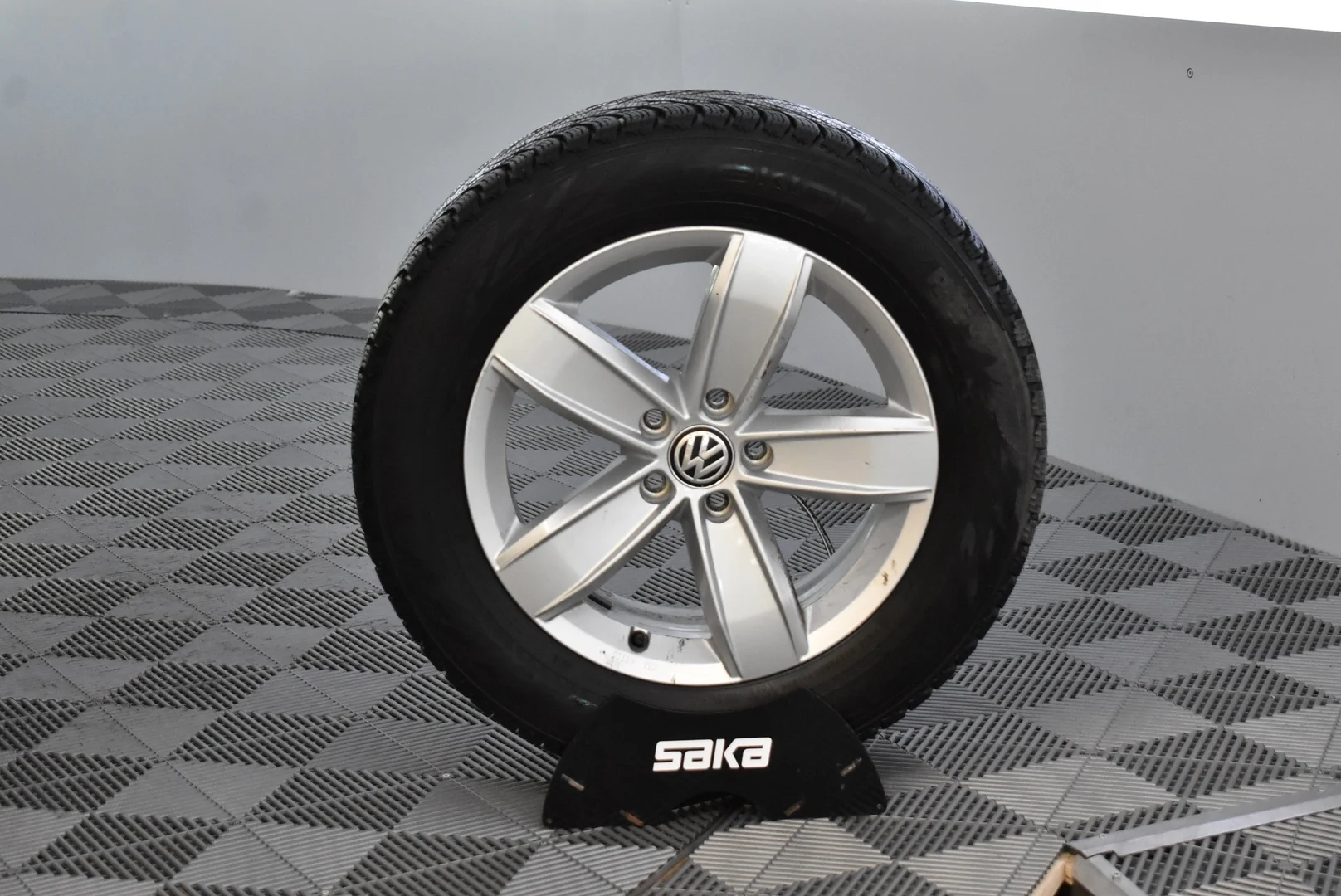 Car Image - 7MBUqWIdy4wViRUZf7mYTl