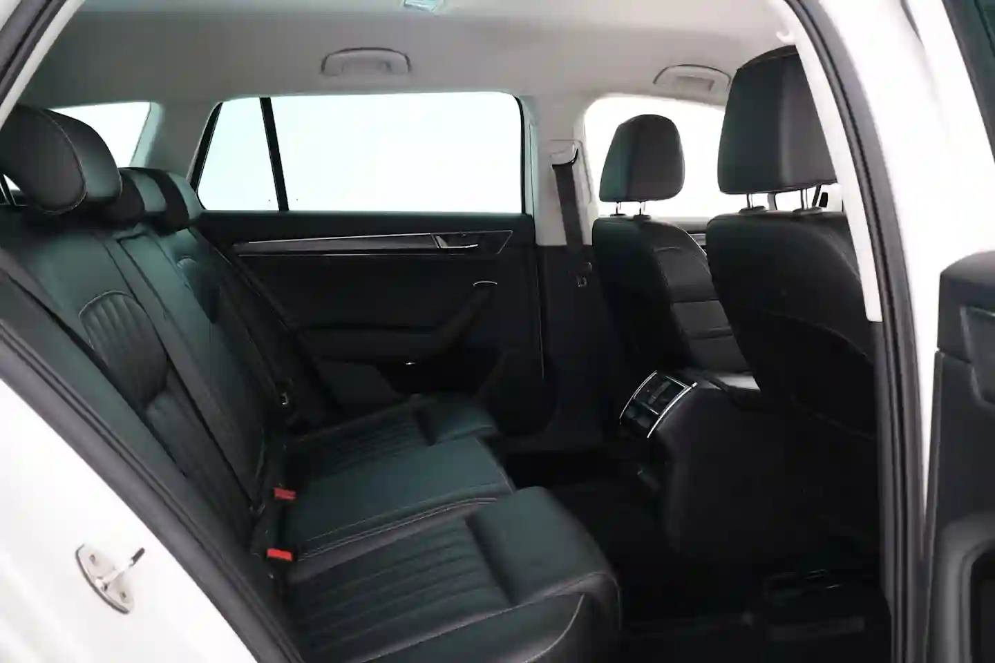 Car Image - 1ppMhnNLcfkB6NYqHdQyeJ