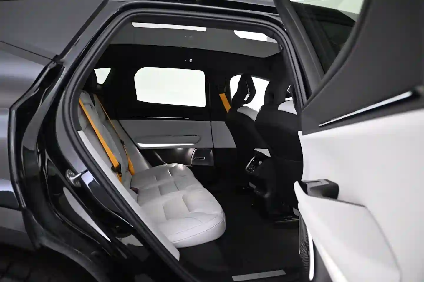 Car Image - 1Op5o1AU97naE2AvMkmwqO