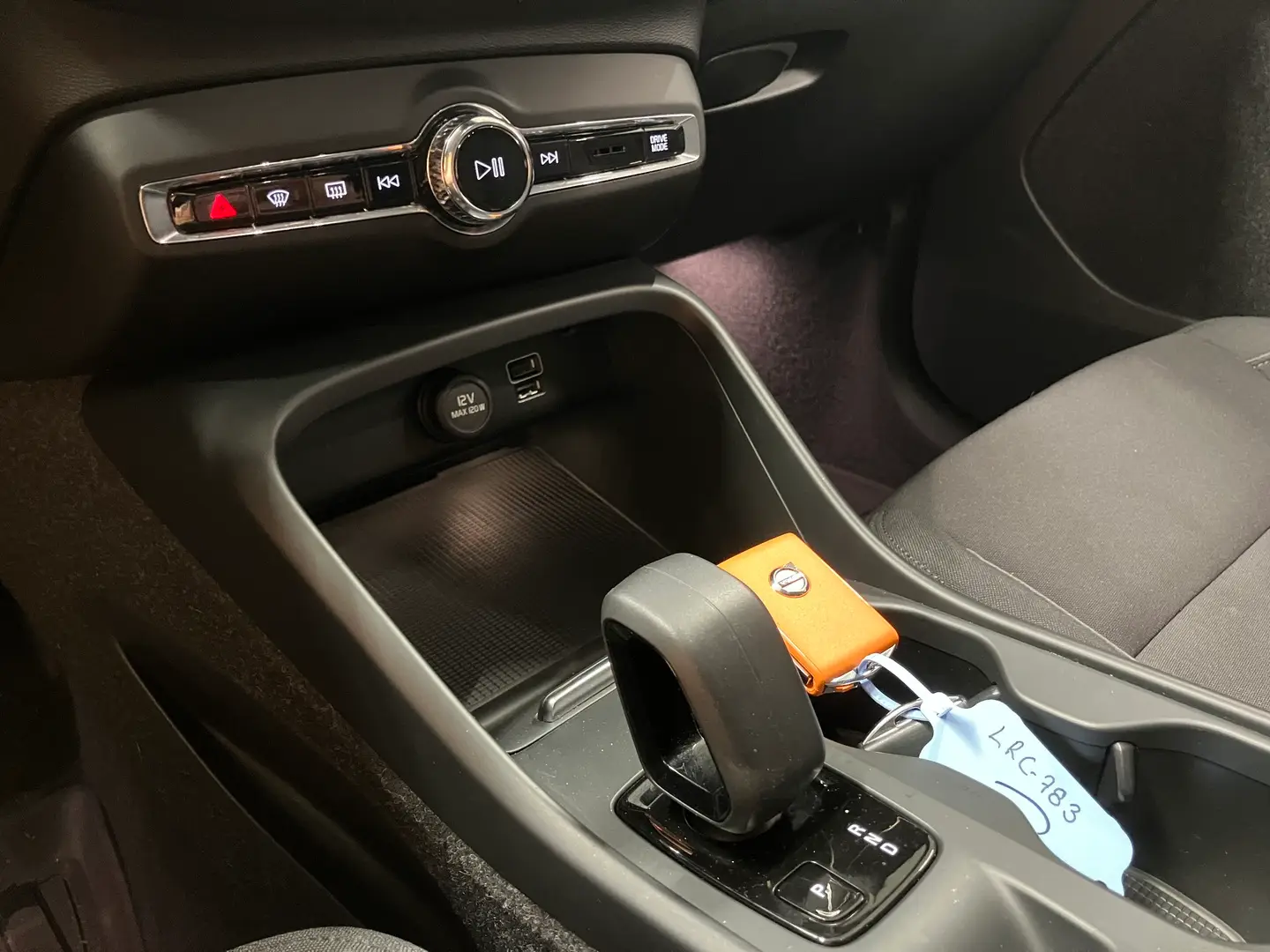 Car Image - 40dtQzLDzg7l5wRealjv08