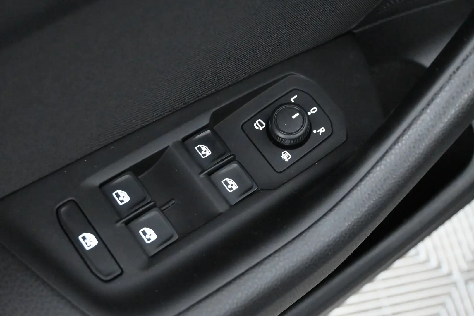 Car Image - 1rTEuP0PA41CDgRsFMF6r6