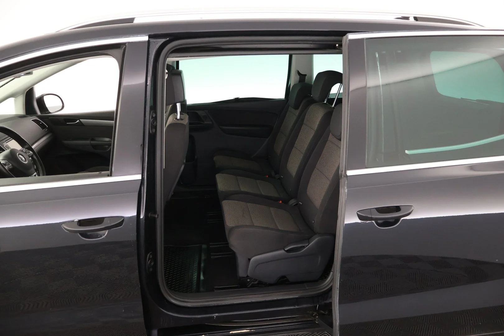 Car Image - q7E2zPZMD7lno2XxLv51q