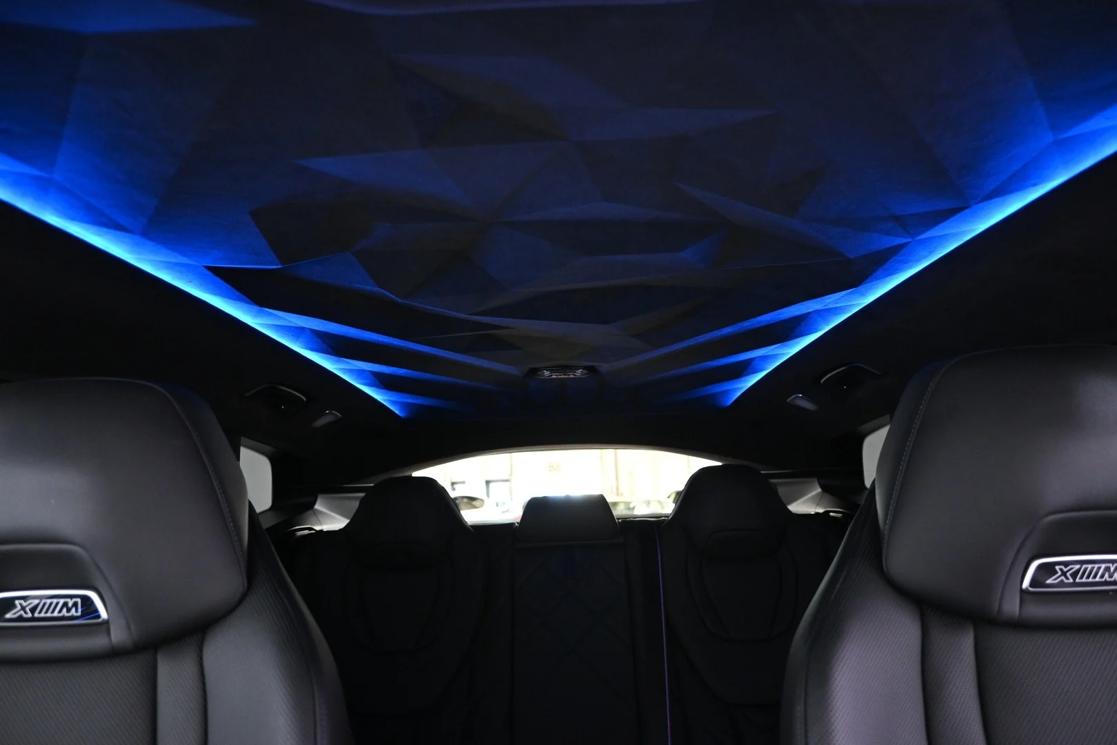 Car Image - 1Y3ILcvxJd5H84YQ2mtLdJ