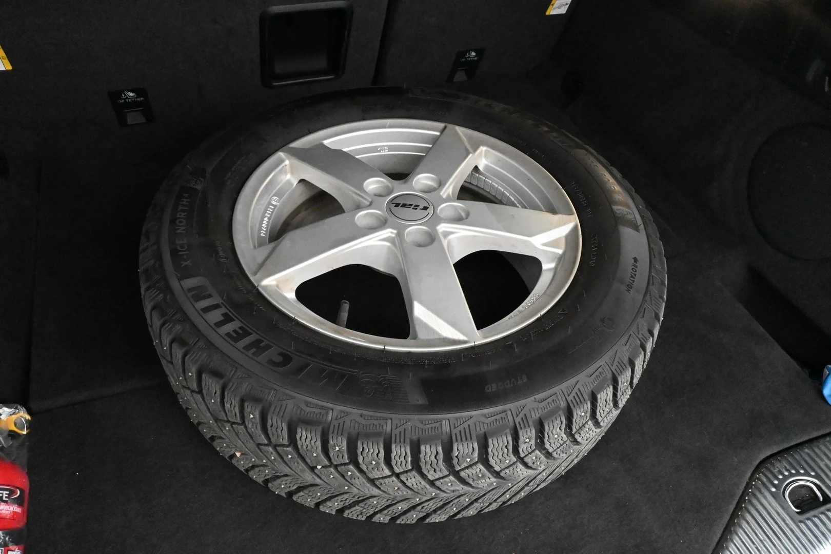 Car Image - vsaJnva9tDImxxAErayg4