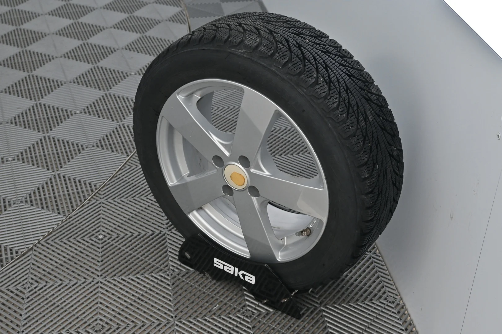 Car Image - 7z3uVVXJHhWO2Jc8QPwScZ