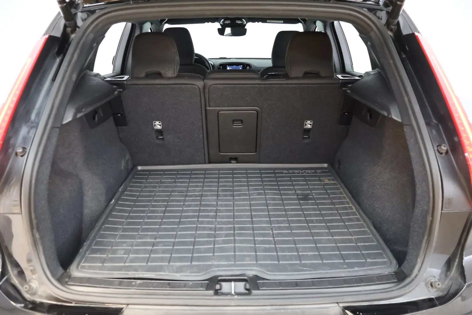 Car Image - 2sHgDwhSjgFQab8dXSBhrc