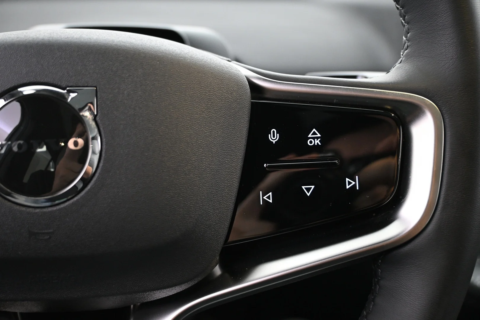 Car Image - 9LNgzKMCmvwVSeQDCtLk7