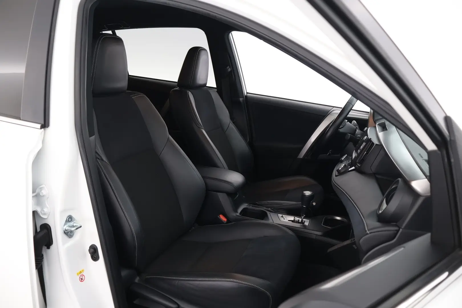Car Image - 33u21X6WCk7S8zOY34Rl8C