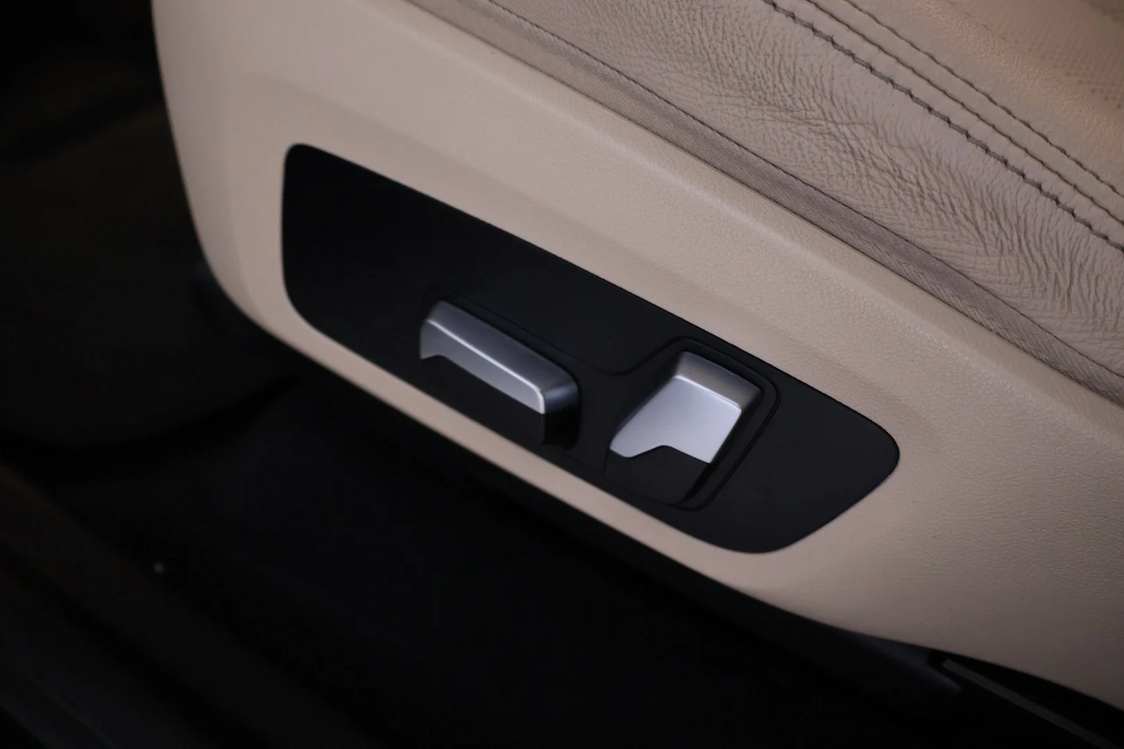 Car Image - VJ1n2UmIDqIPLtmAGFjMp