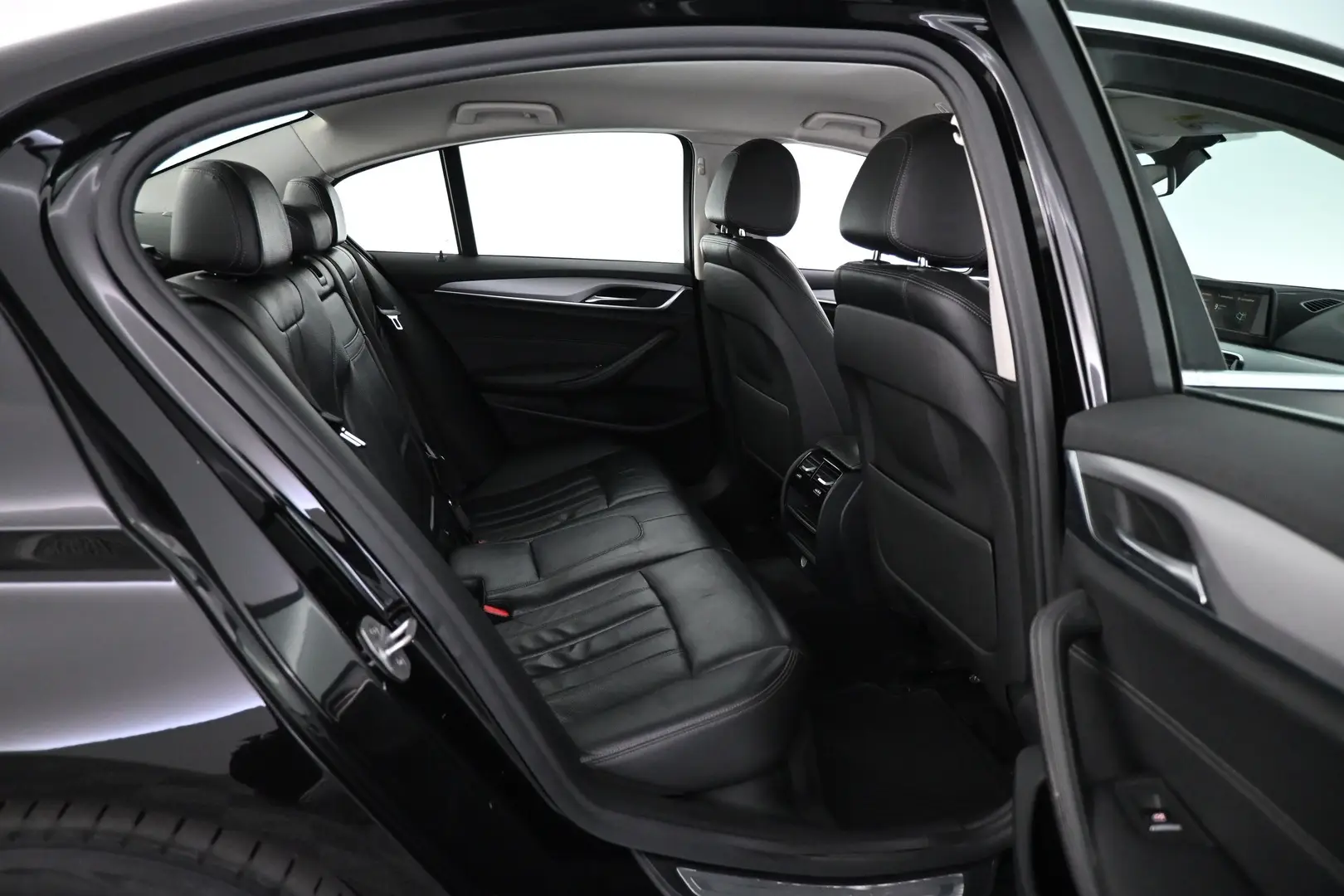 Car Image - 1JErrSYLPTFDCuzLX8pmL9