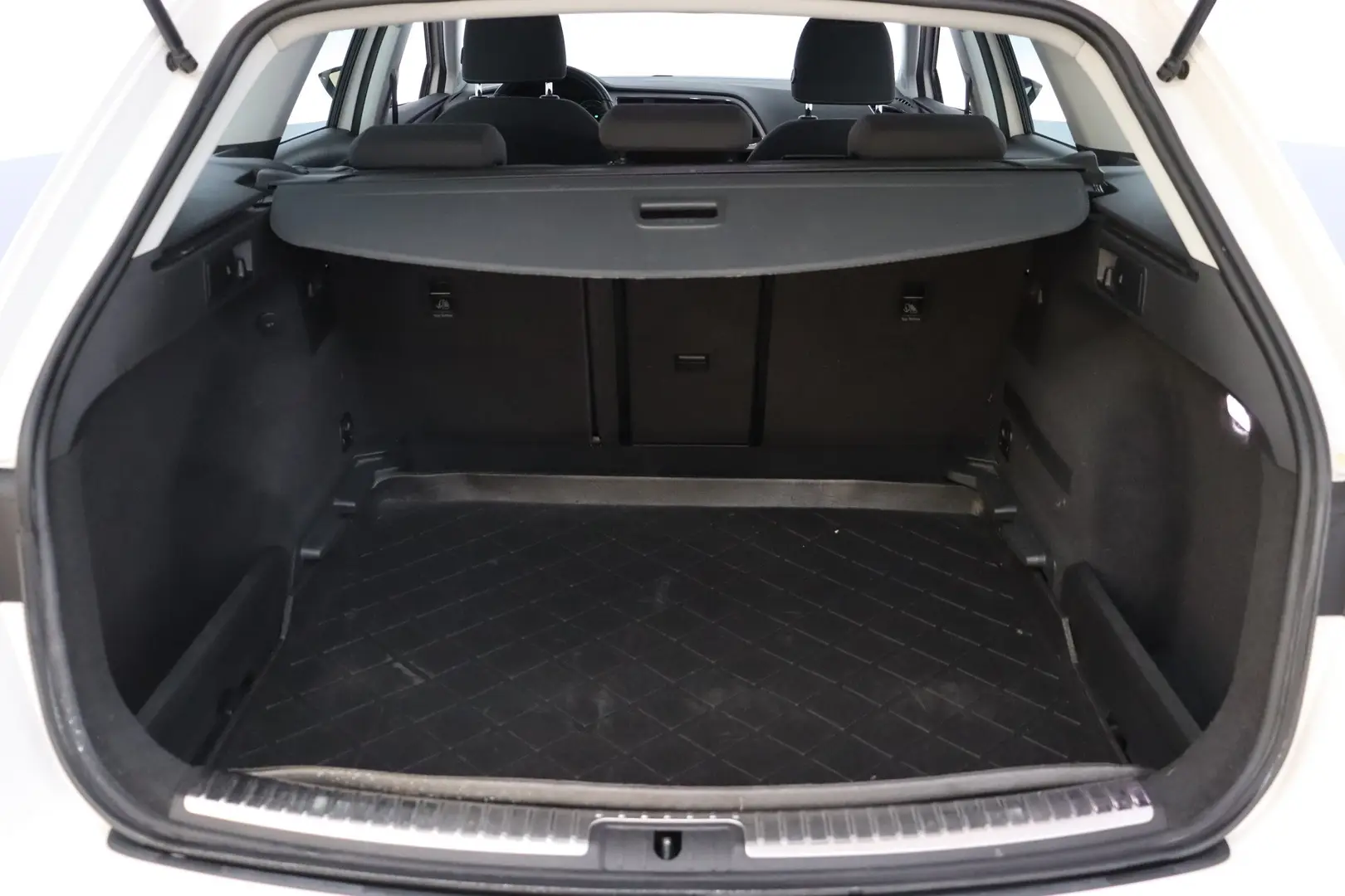 Car Image - 5cY82sDcFQuFPFrjIyVrIg