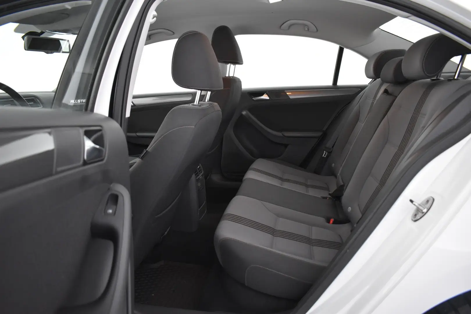 Car Image - 6NVBsqQZGOzp2uiCfmhnqj