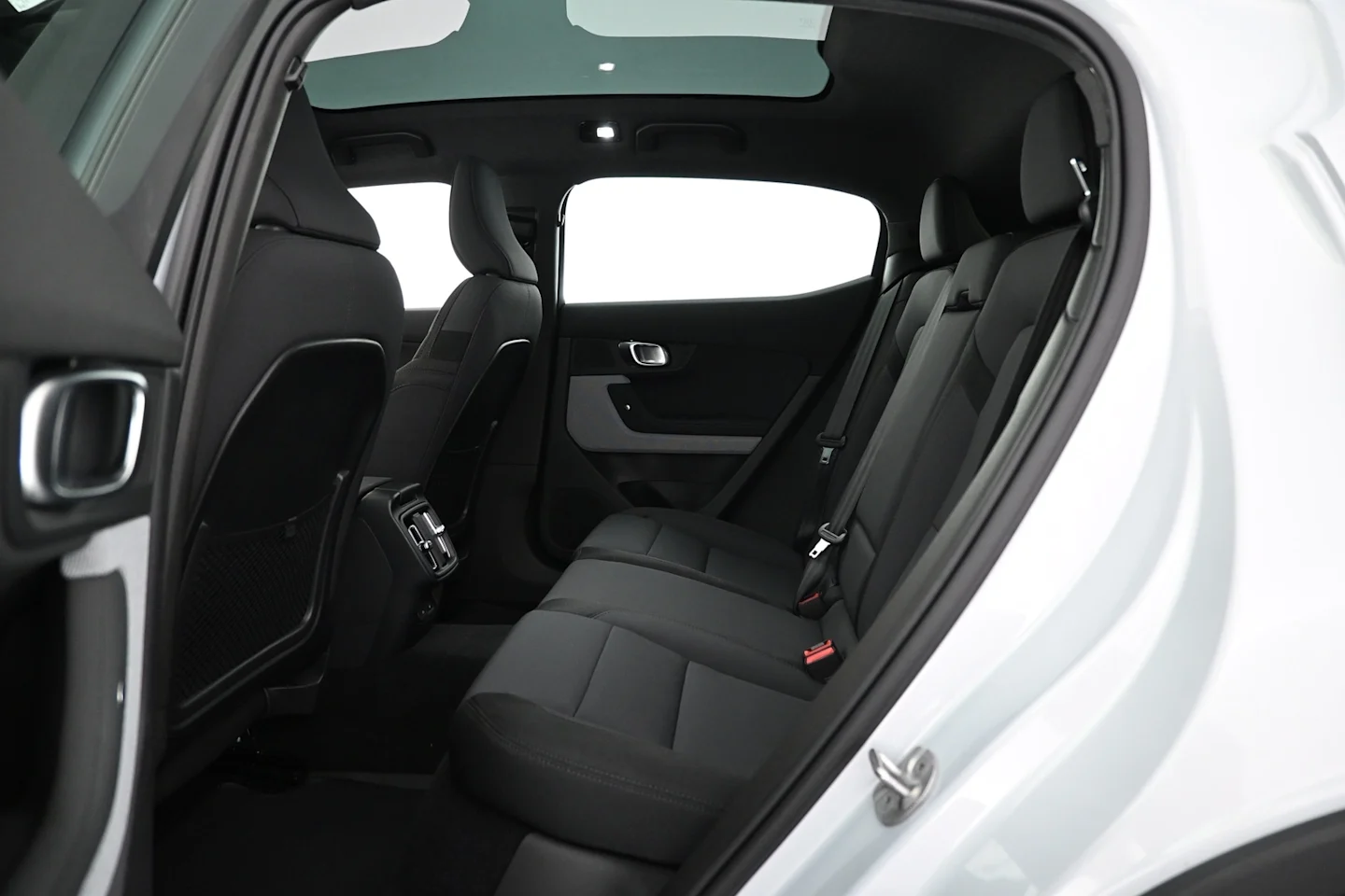 Car Image - 7Du7NinErQ8QlnoaKYQlPZ