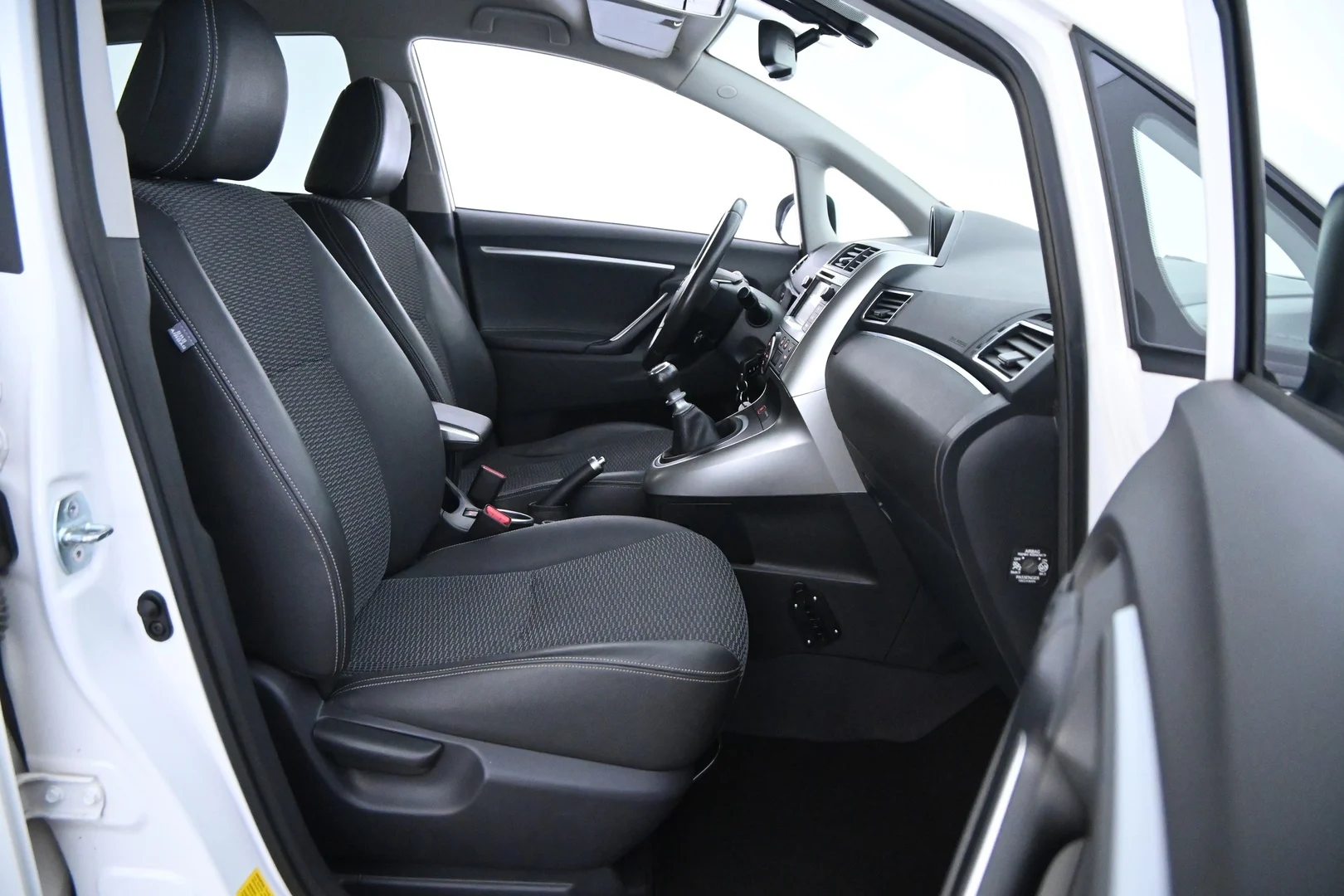 Car Image - 4xOVtSgMLuxktAIE0o2Vfn