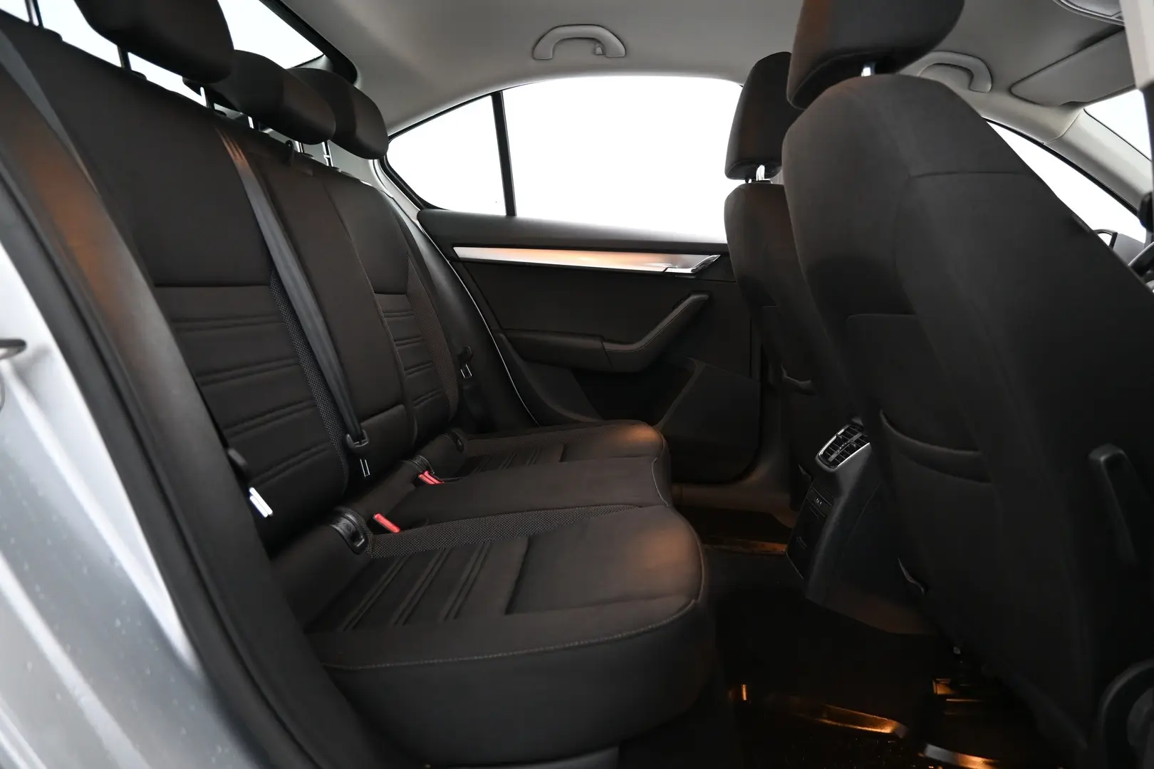 Car Image - 5UxozruUhcRIn5c3jeUMLm