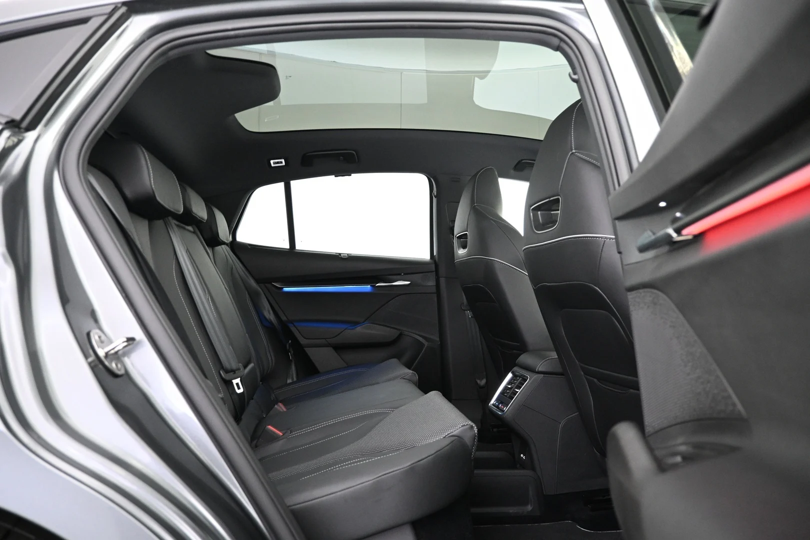 Car Image - 3Rbe9PljX8UAyfrp2WNp7o