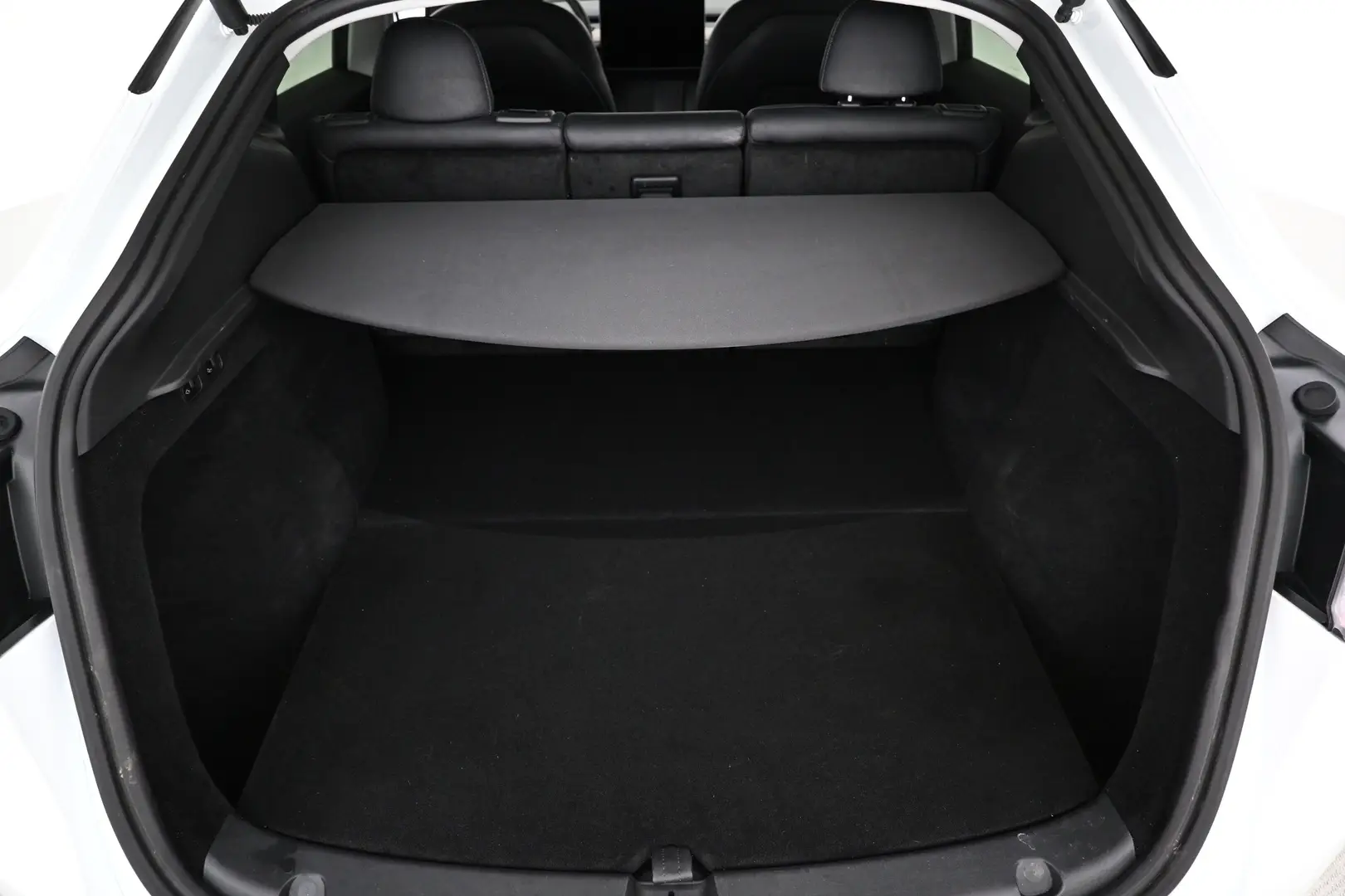 Car Image - 4U1u83Si8IaLEJppFEa7ZZ