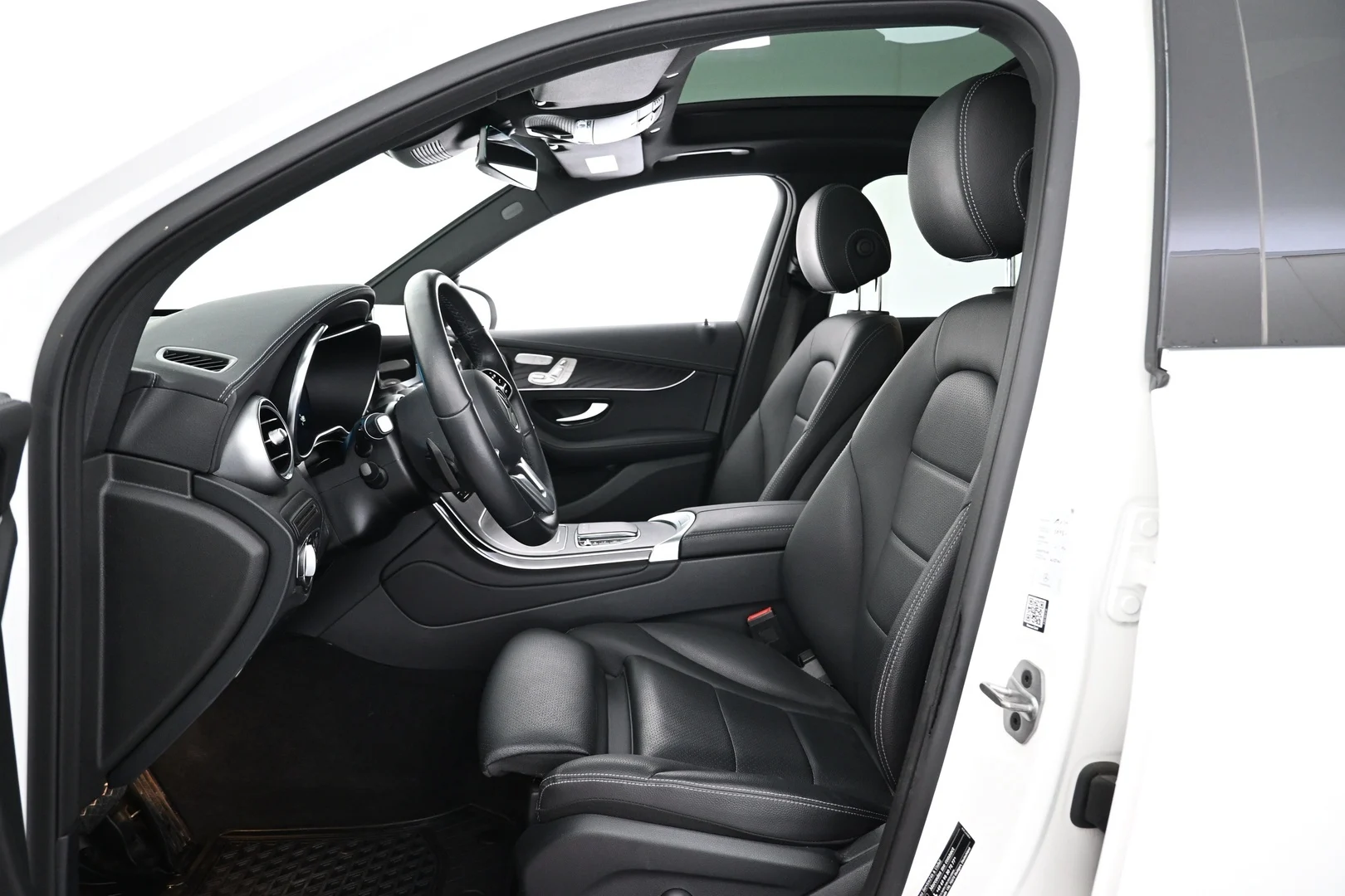 Car Image - 1YbaAPaxvETZtQ7R6rz4pE