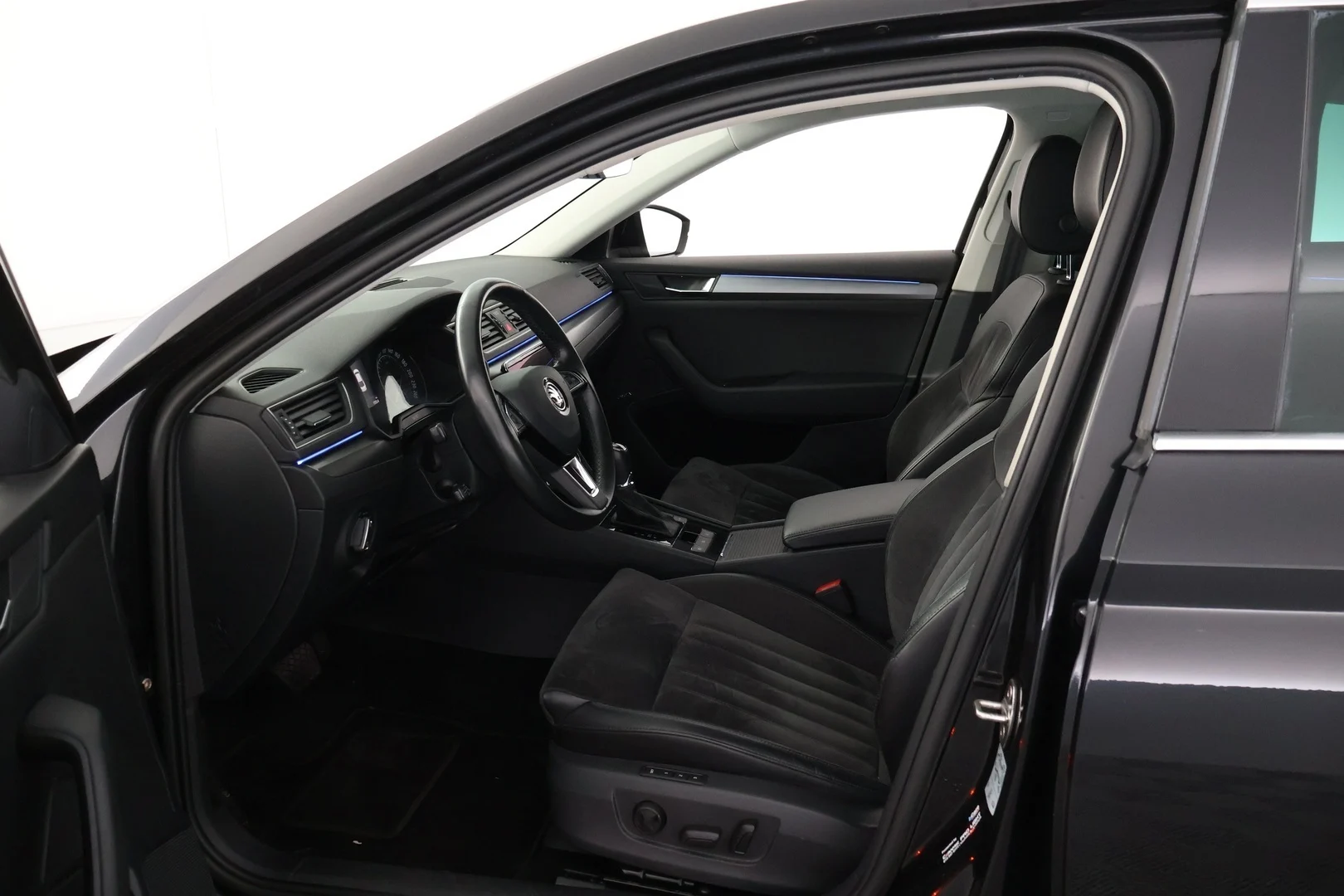 Car Image - 5WDY7csIN0l5btv77q1rXF