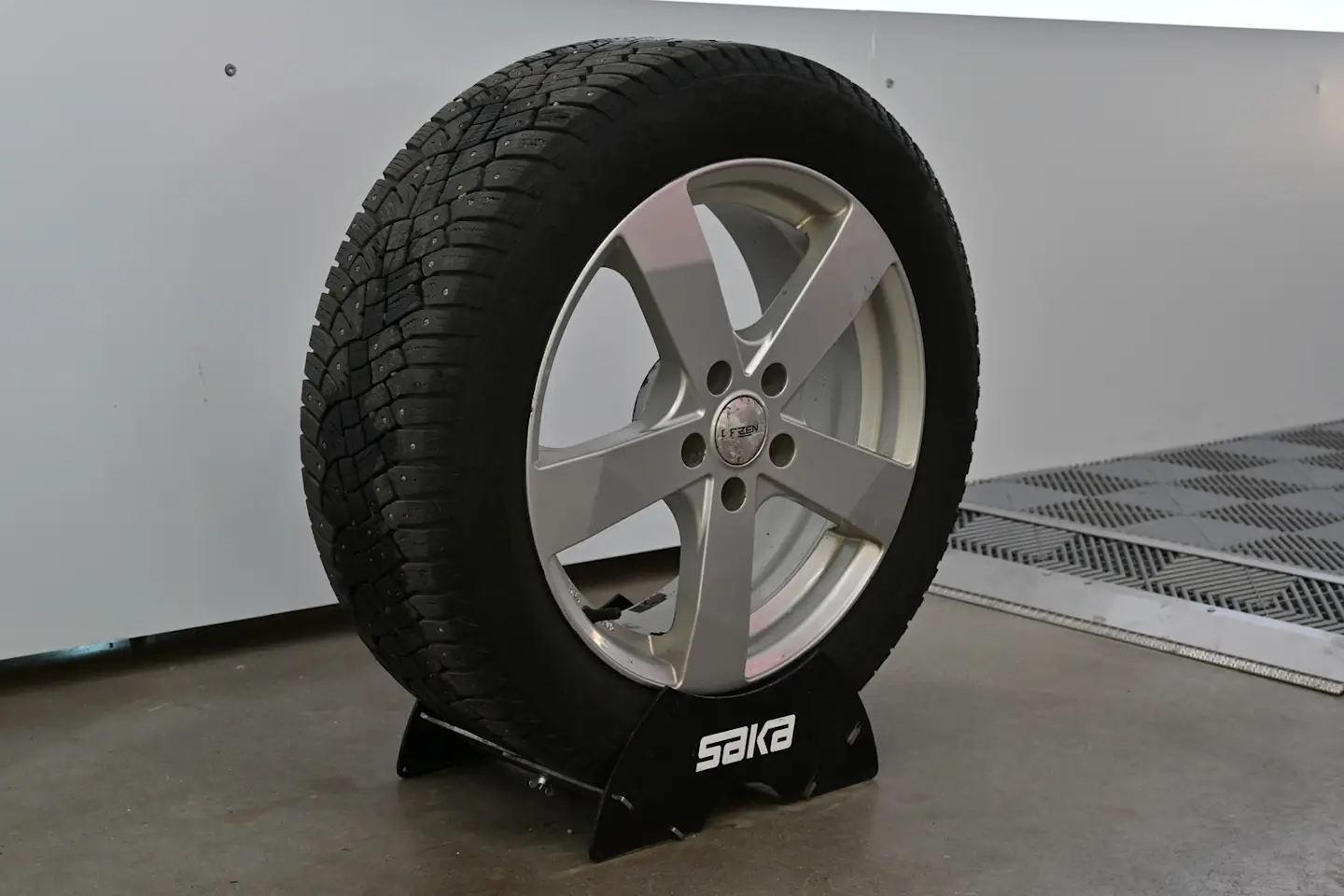 Car Image - Vd2DKOTgNk8j20LxE4E9e