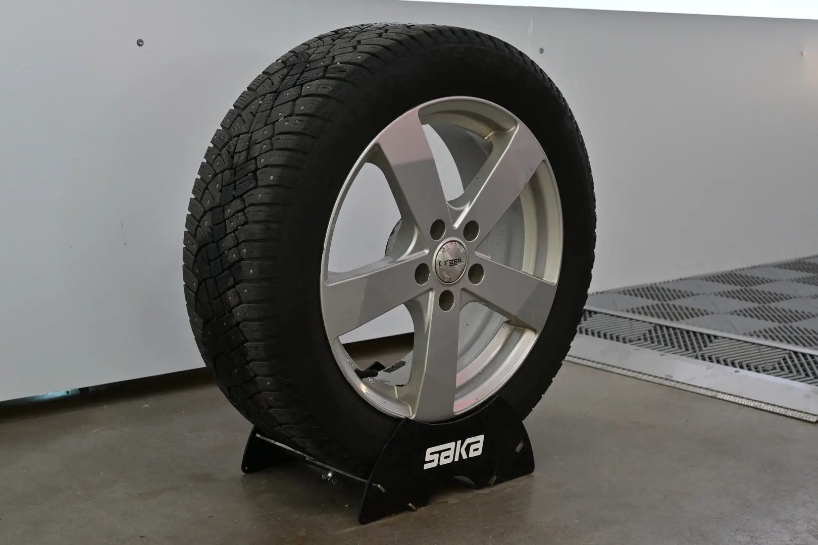 Car Image - Vd2DKOTgNk8j20LxE4E9e