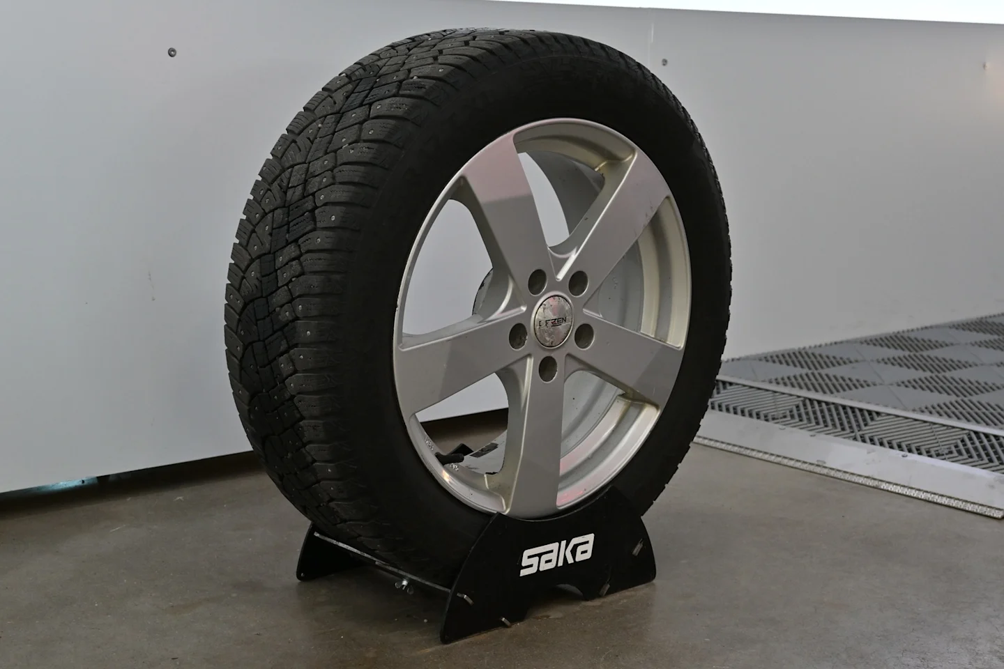 Car Image - Vd2DKOTgNk8j20LxE4E9e
