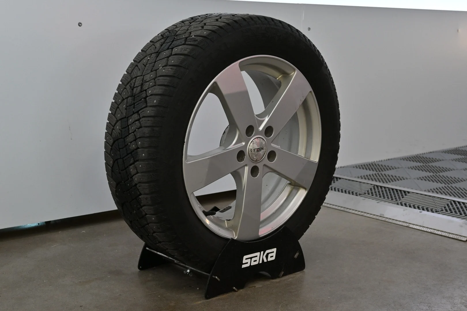 Car Image - Vd2DKOTgNk8j20LxE4E9e