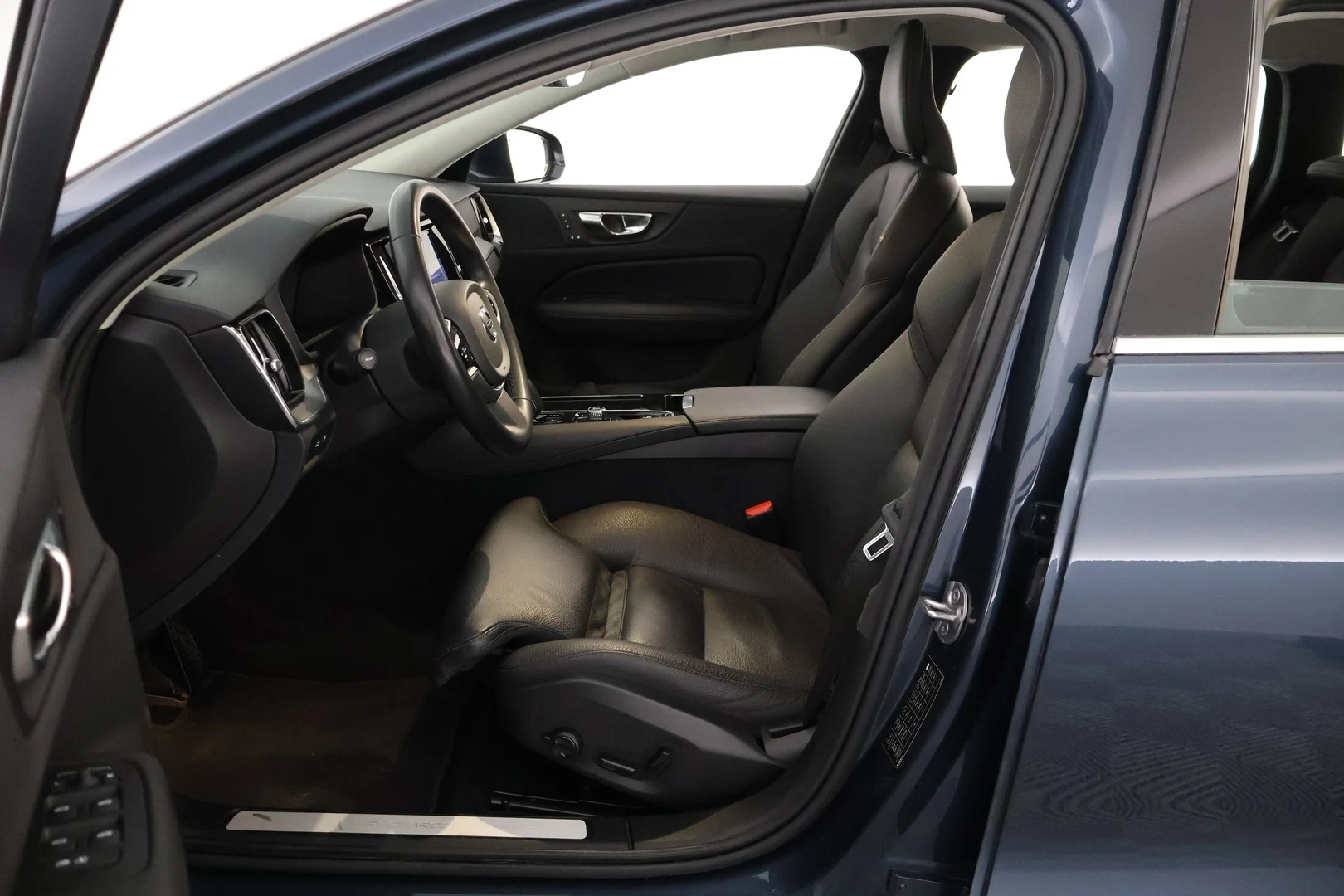 Car Image - 77r8kNA8hCe7REulslDRFe