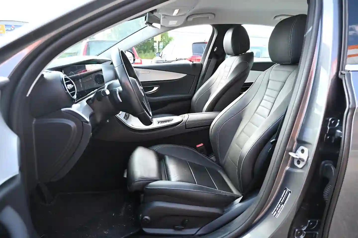 Car Image - qBbLFdbz9InBszjdJl3Ja