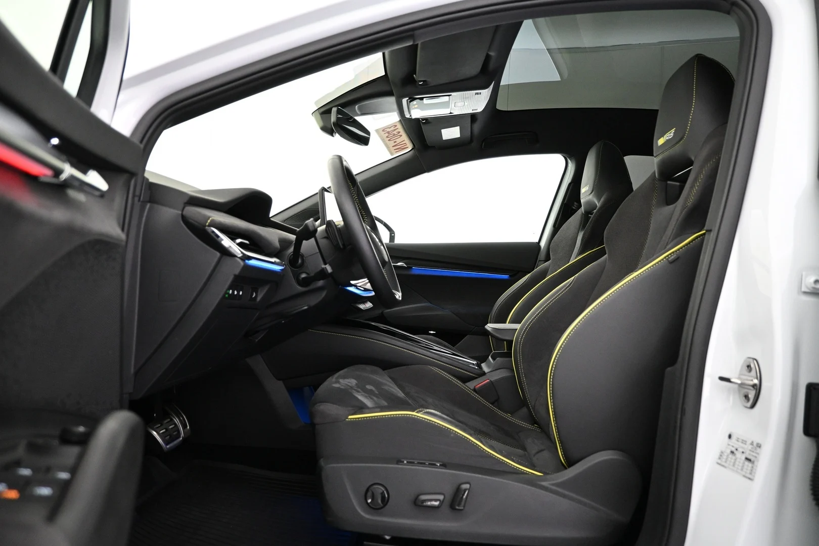 Car Image - 1kbSoFtUINE9LelmyXzpzg
