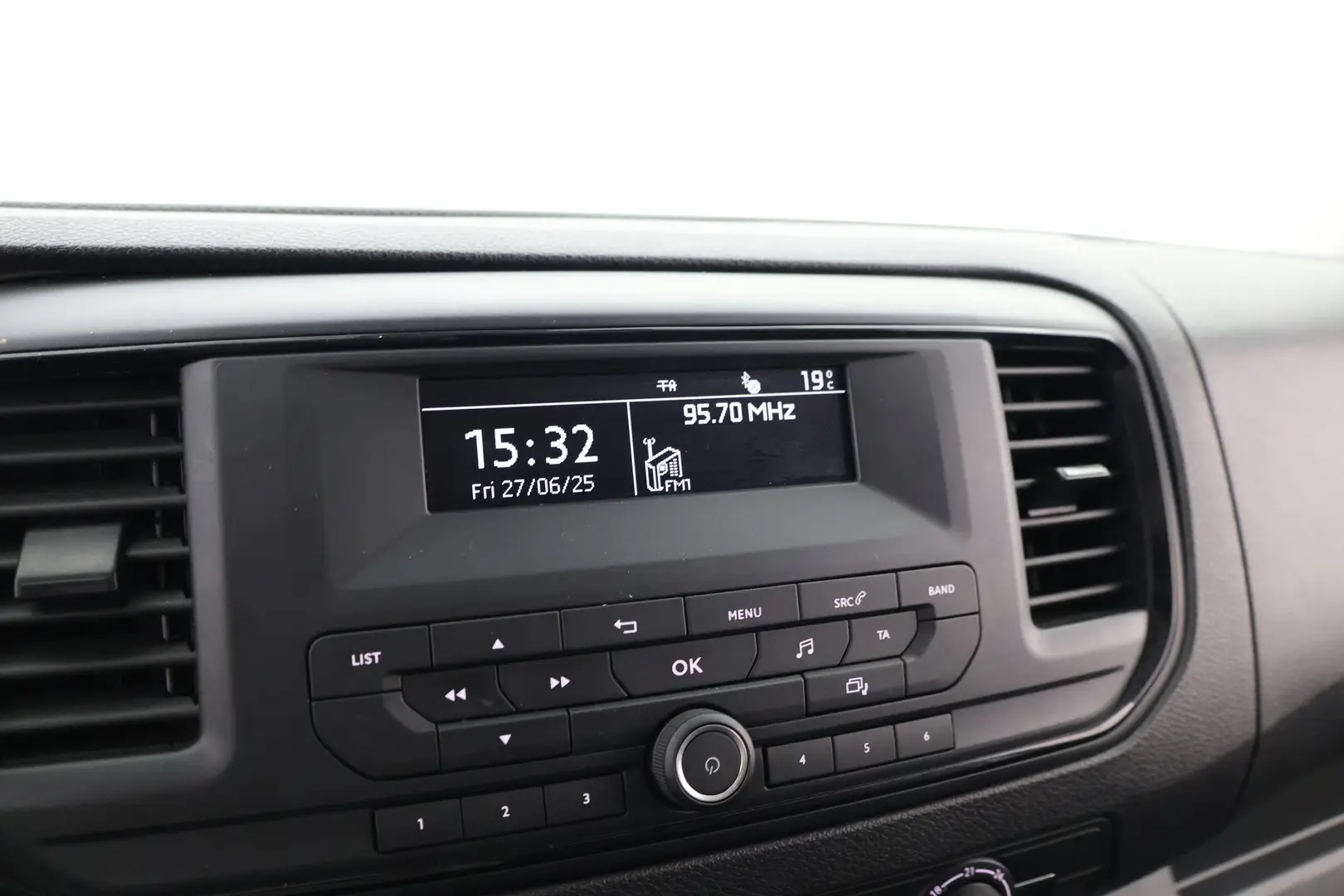 Car Image - 4QSk1RyLHogIOvRoVc9Cz6