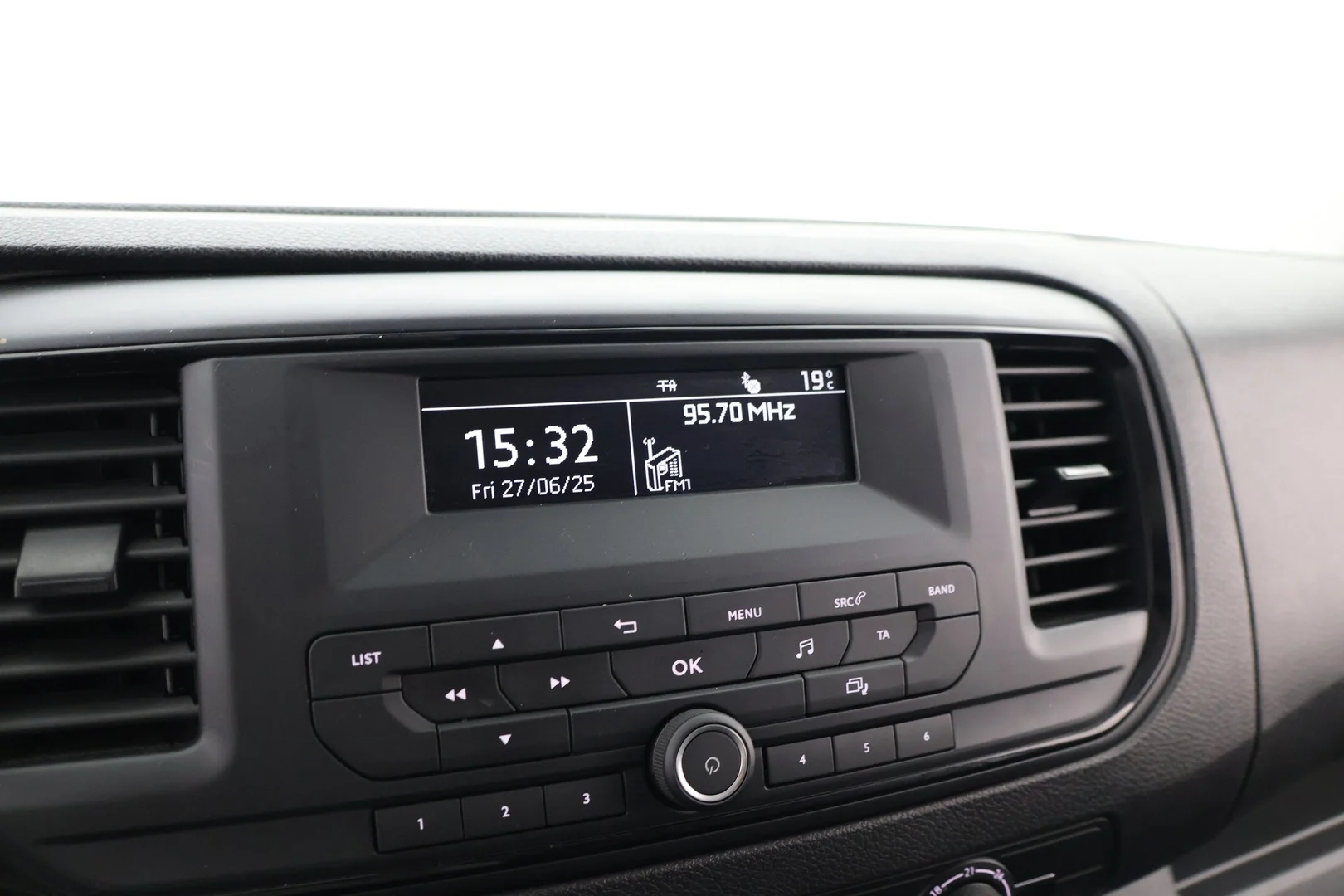 Car Image - 4QSk1RyLHogIOvRoVc9Cz6