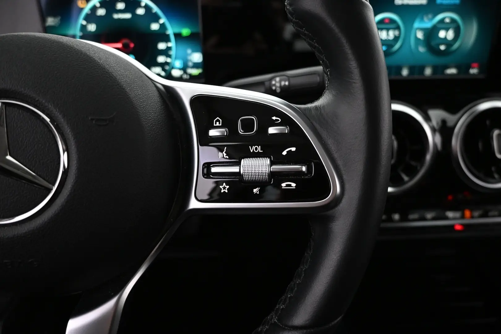 Car Image - 6mq4qFP1RsataBLCx0LzHX