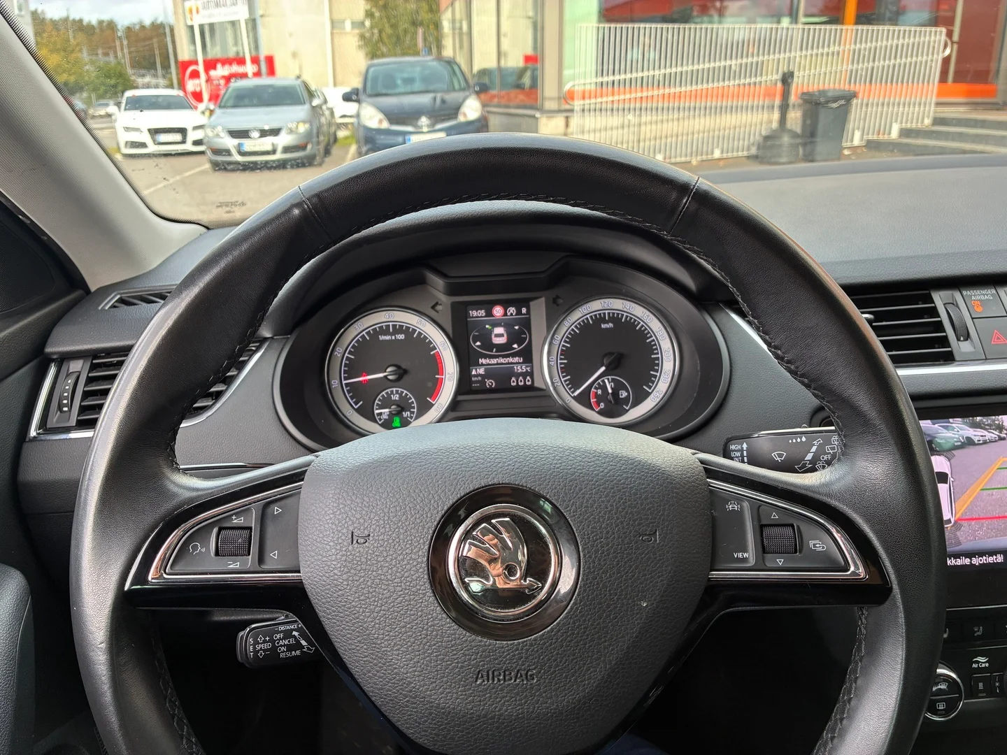 Car Image - B5zI5KecmQypzbQFRITum