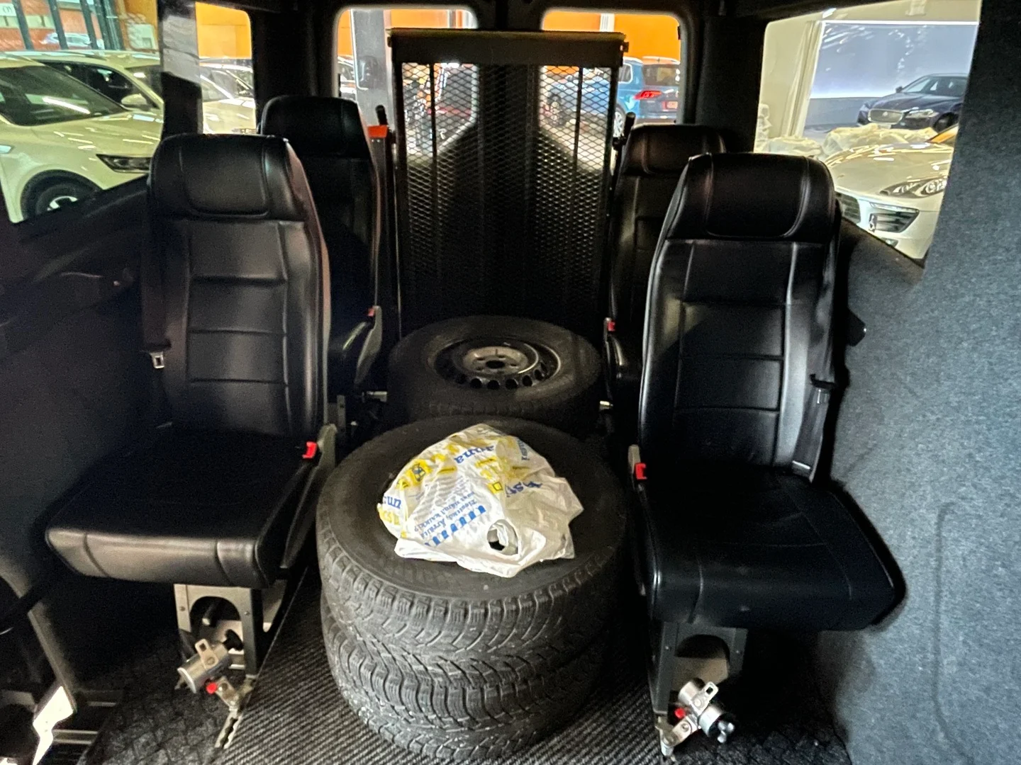 Car Image - 5P5NEEw4Ay9gn3cobJkVbO