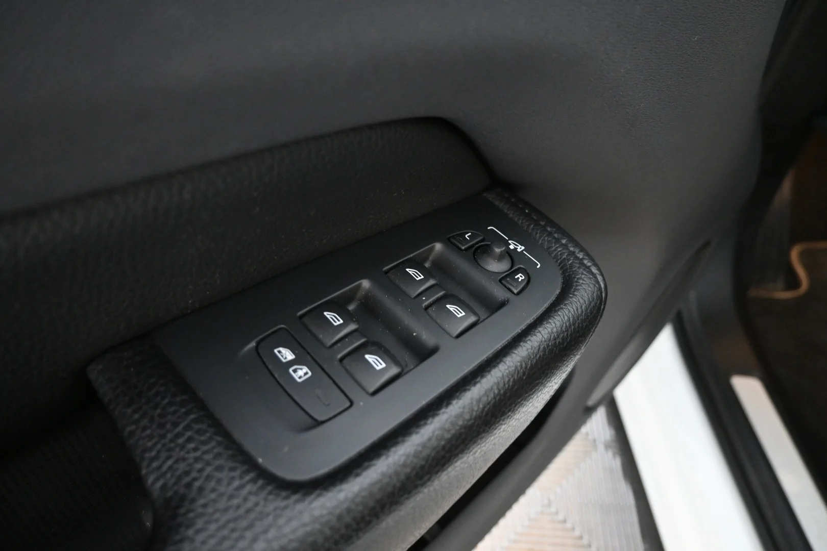 Car Image - 3i9jIYL9HMYPoygNi7hTtr