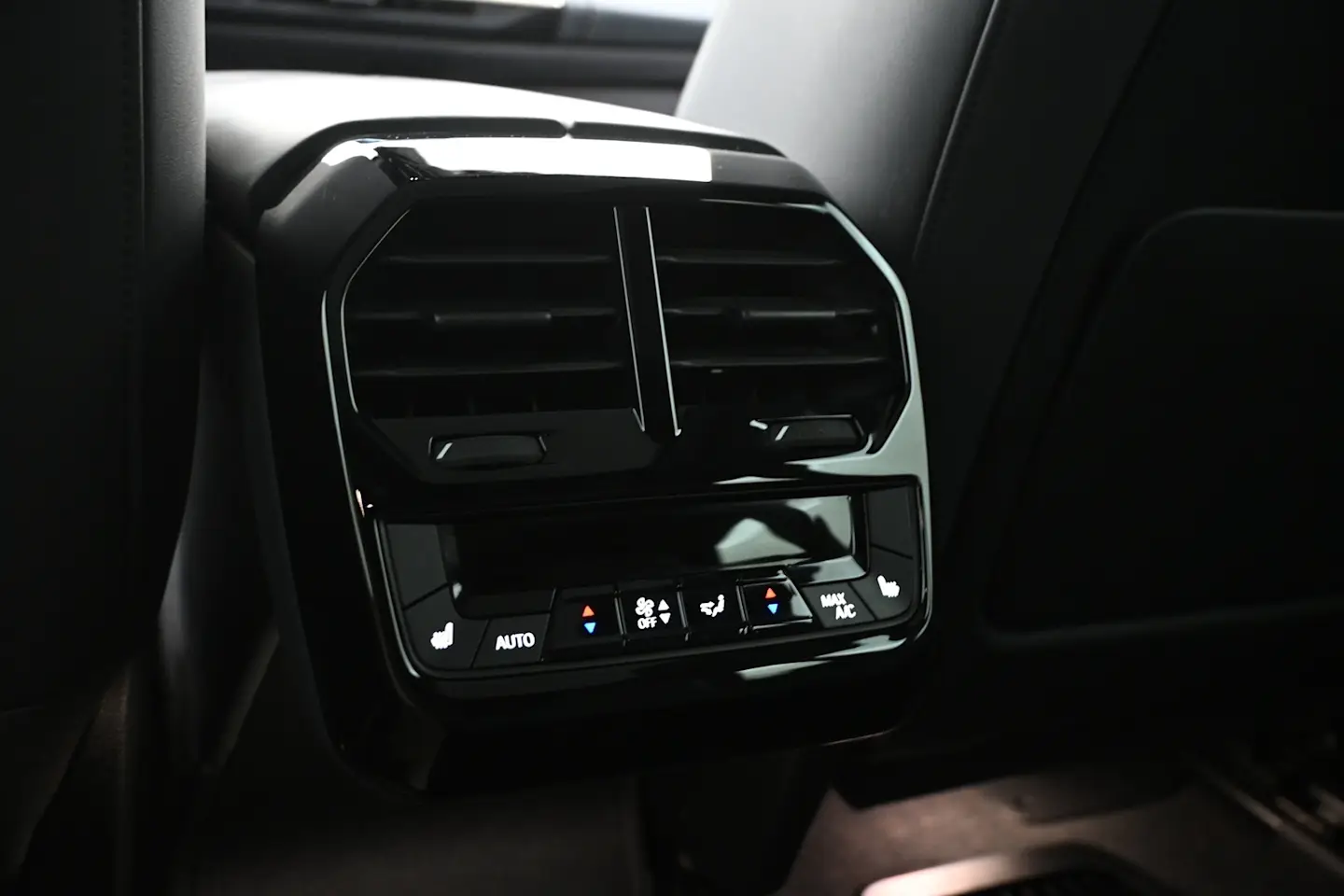 Car Image - 8UdxnS6IeT3L8El08Si0K