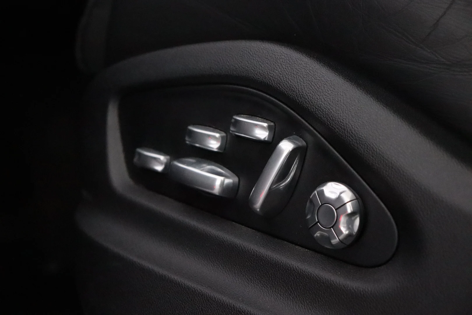Car Image - JcfdJXjBU80tu0Igl4oBV