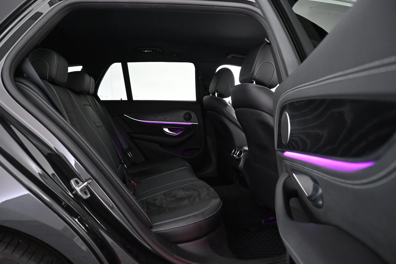 Car Image - 2gRDuRbbyuj6ye9azaan6s
