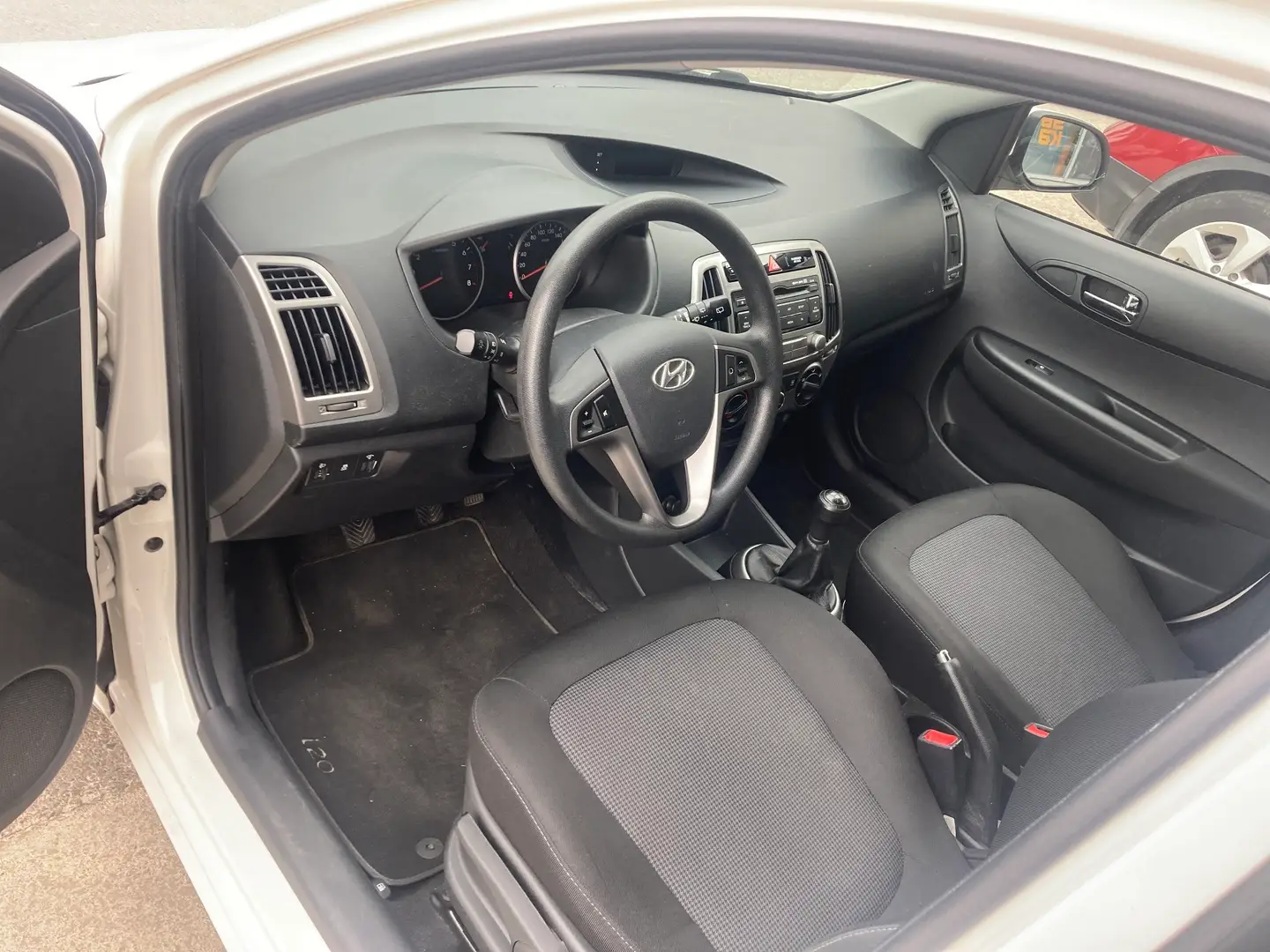 Car Image - 16BedodJ9y9XKr6Yy0sbhf