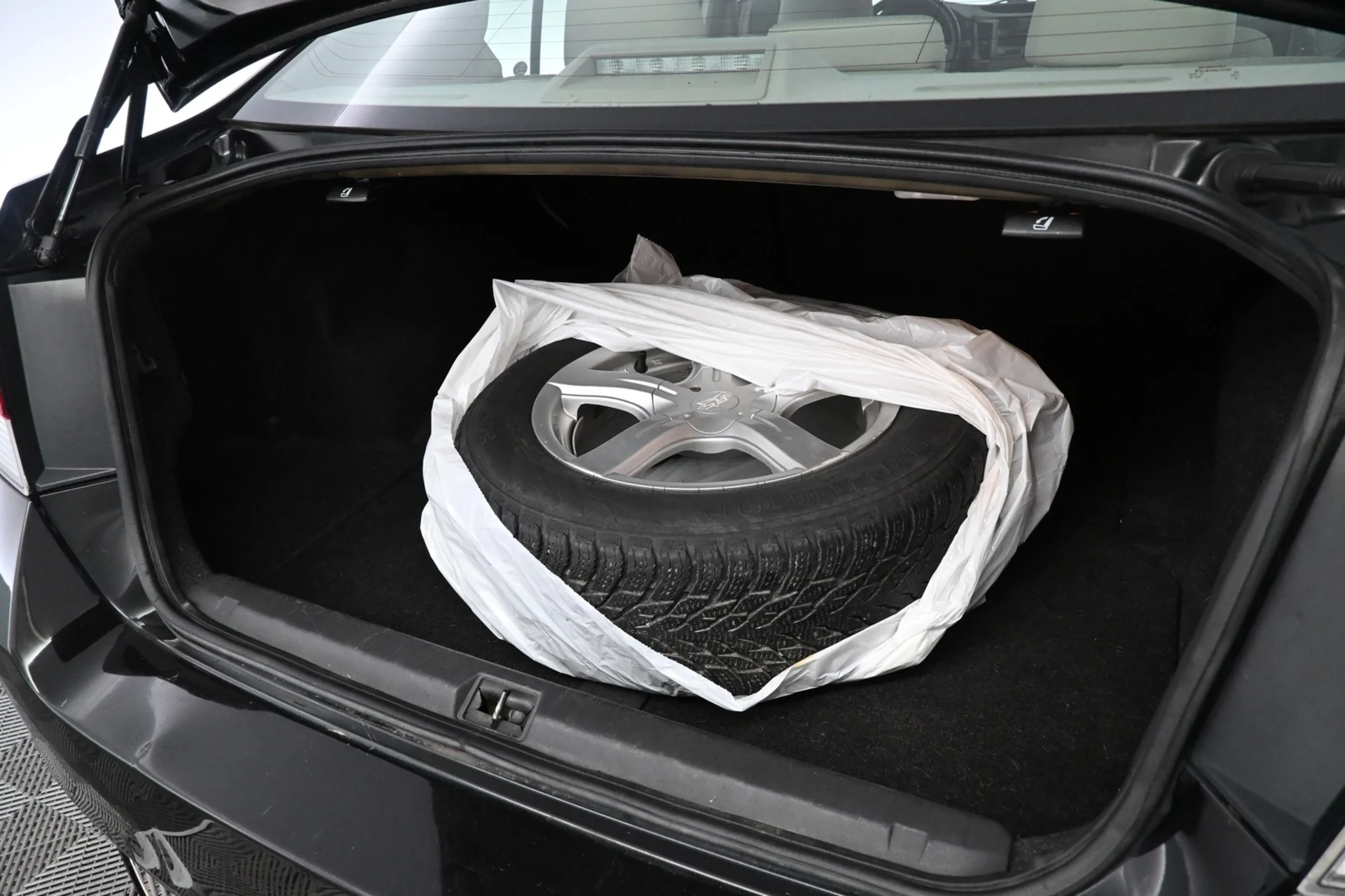 Car Image - 5u9fZ0bIXidALFtr0y9MKS