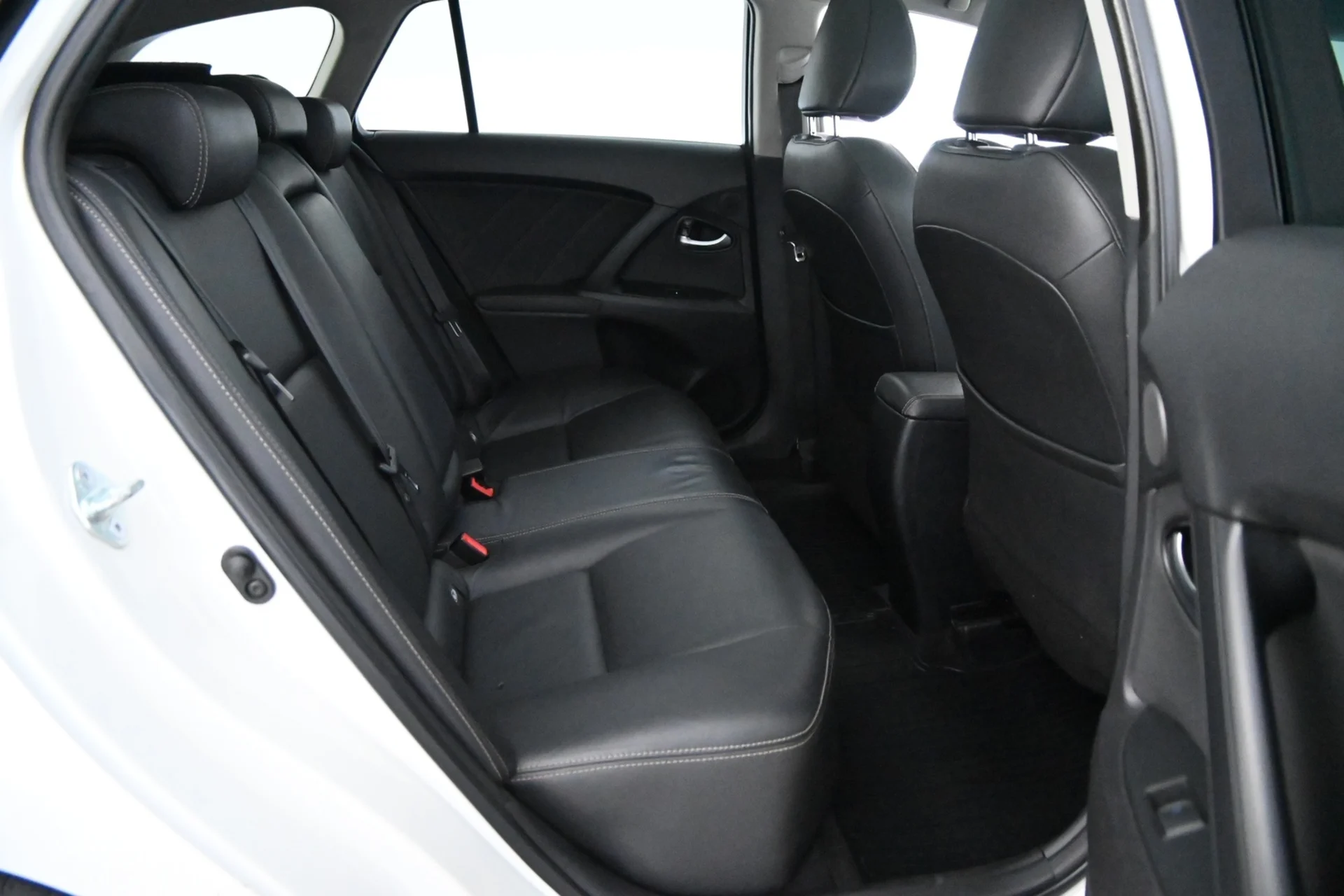 Car Image - 2asLIyYU7LGdXux2GVtLRn