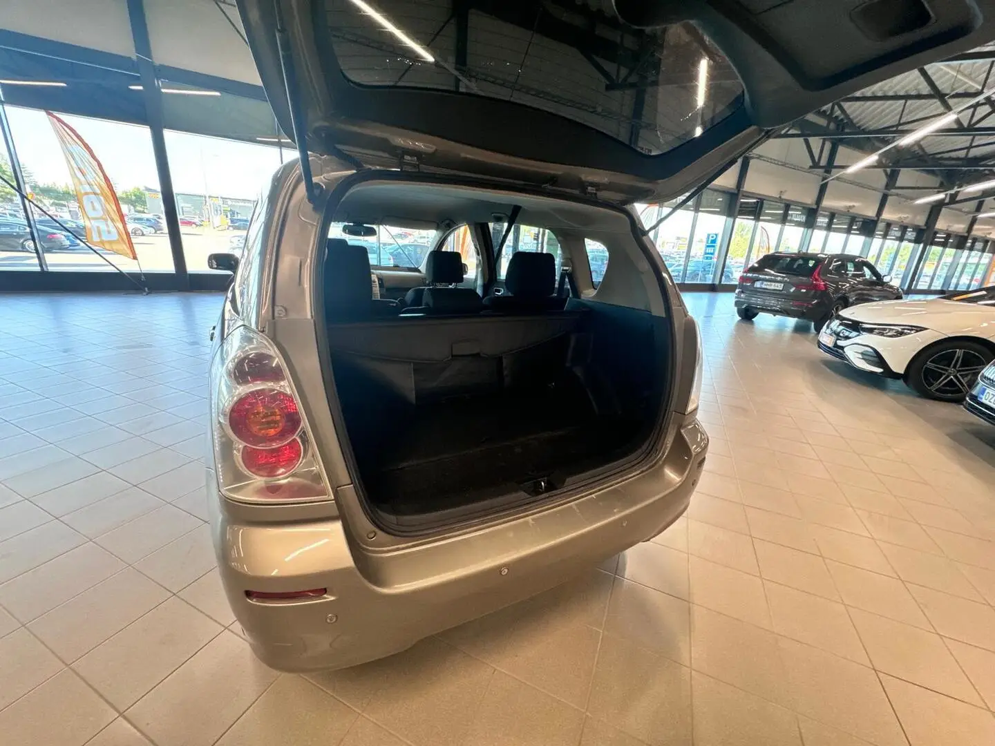 Car Image - 3qwWe85bkextccVMw9yMoO