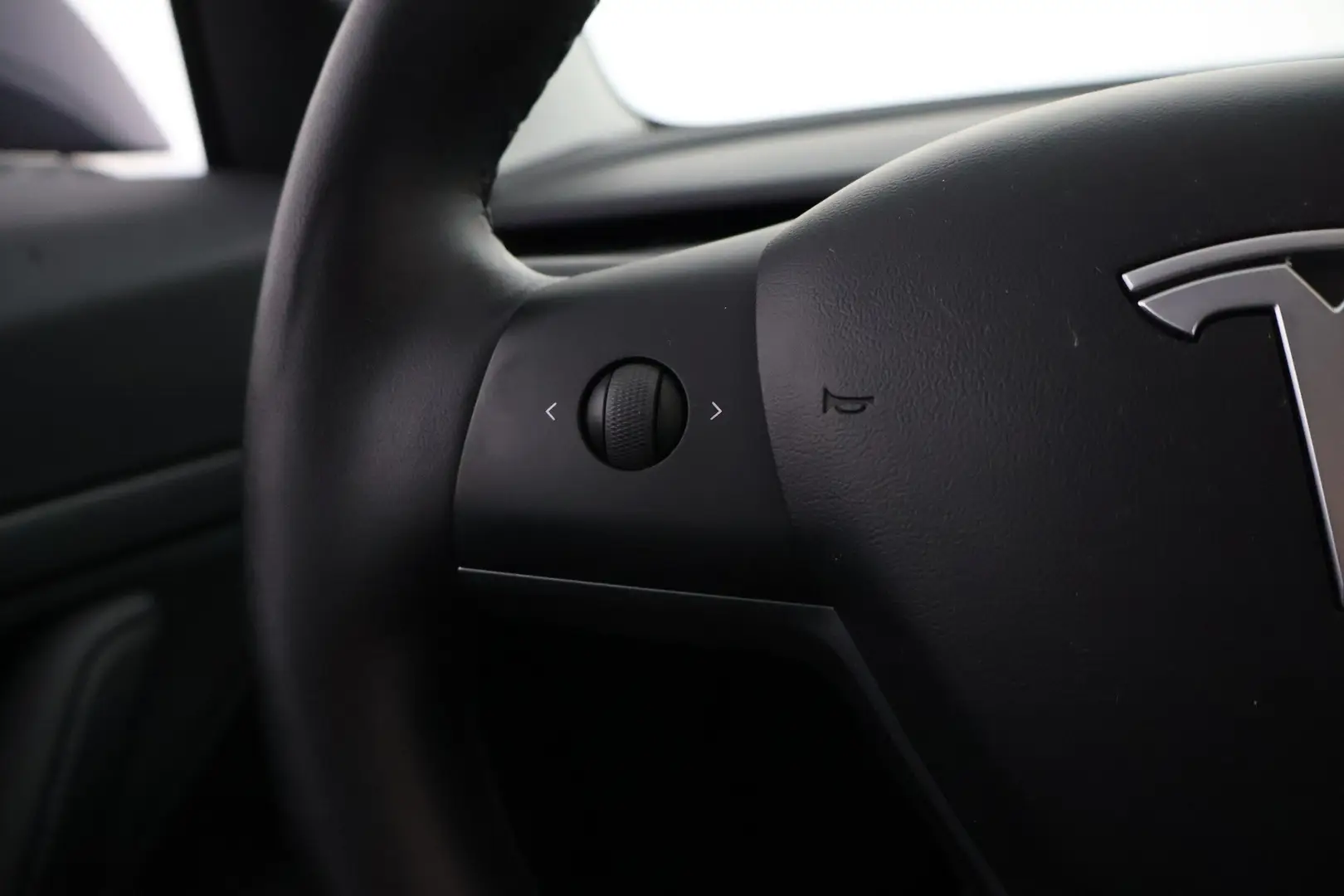 Car Image - 1I77iVXGdCz1ObcgYj6a6Z