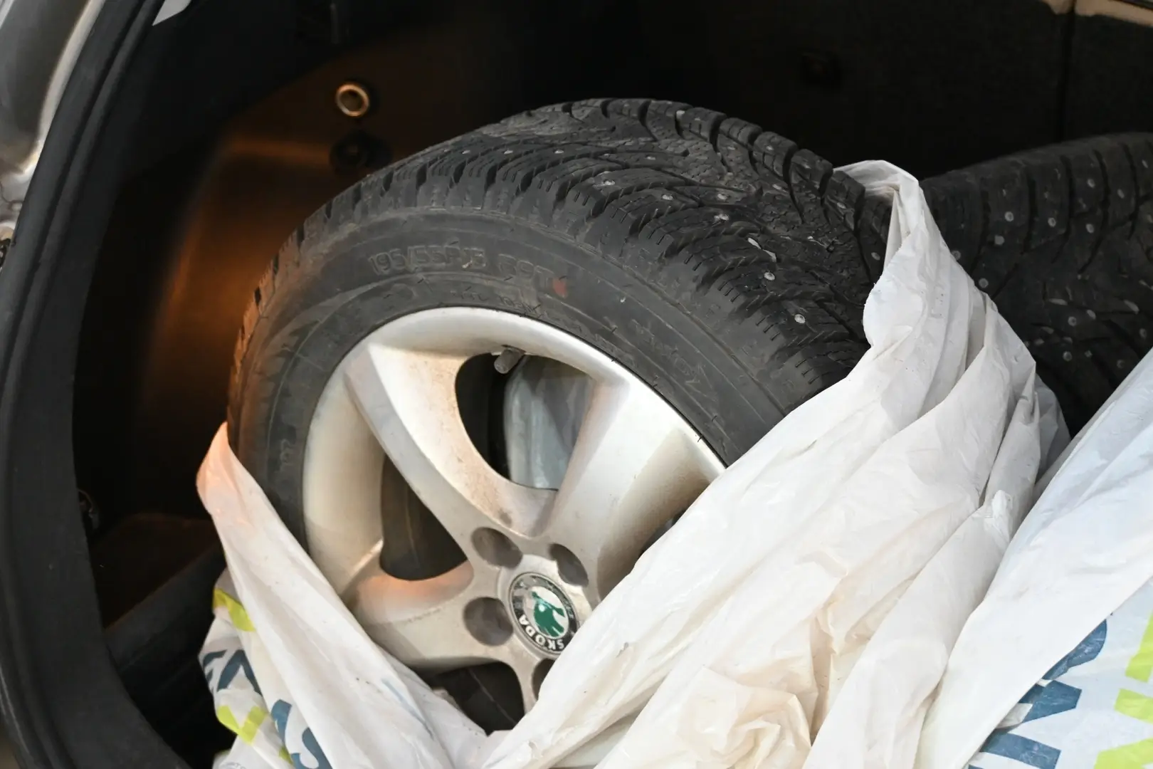 Car Image - 6CzBRh9jLtoqnTnJ8Pdc8V