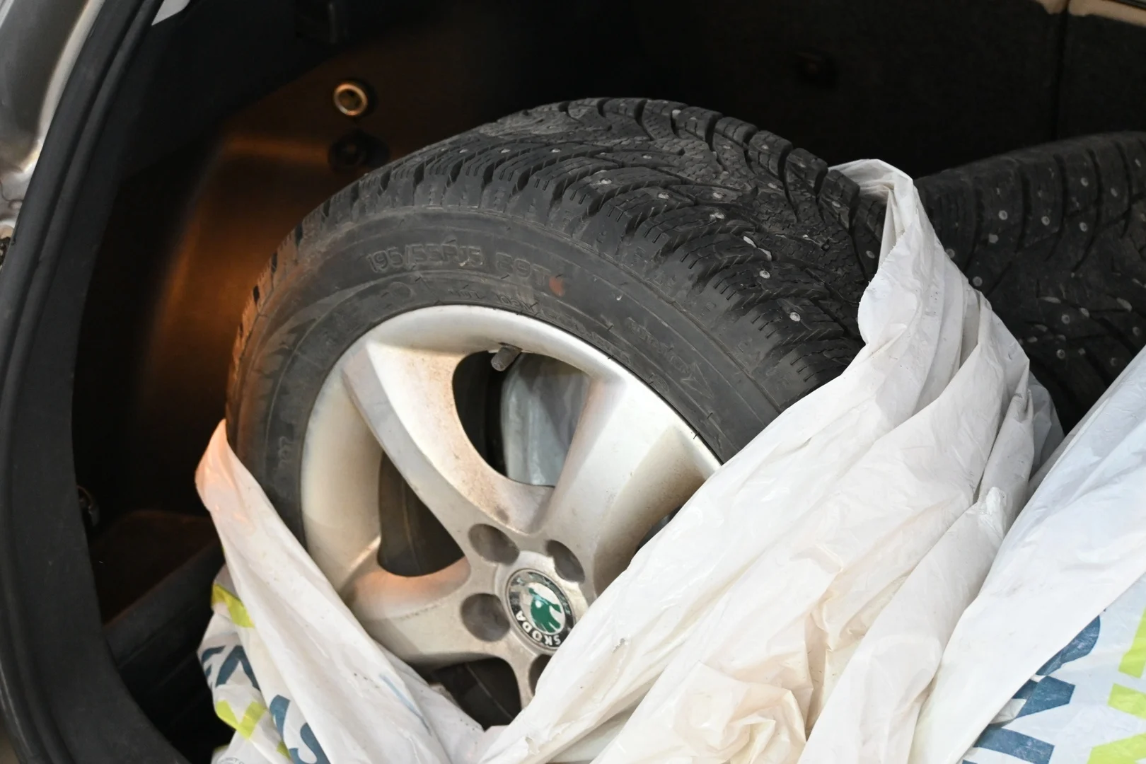 Car Image - 6CzBRh9jLtoqnTnJ8Pdc8V