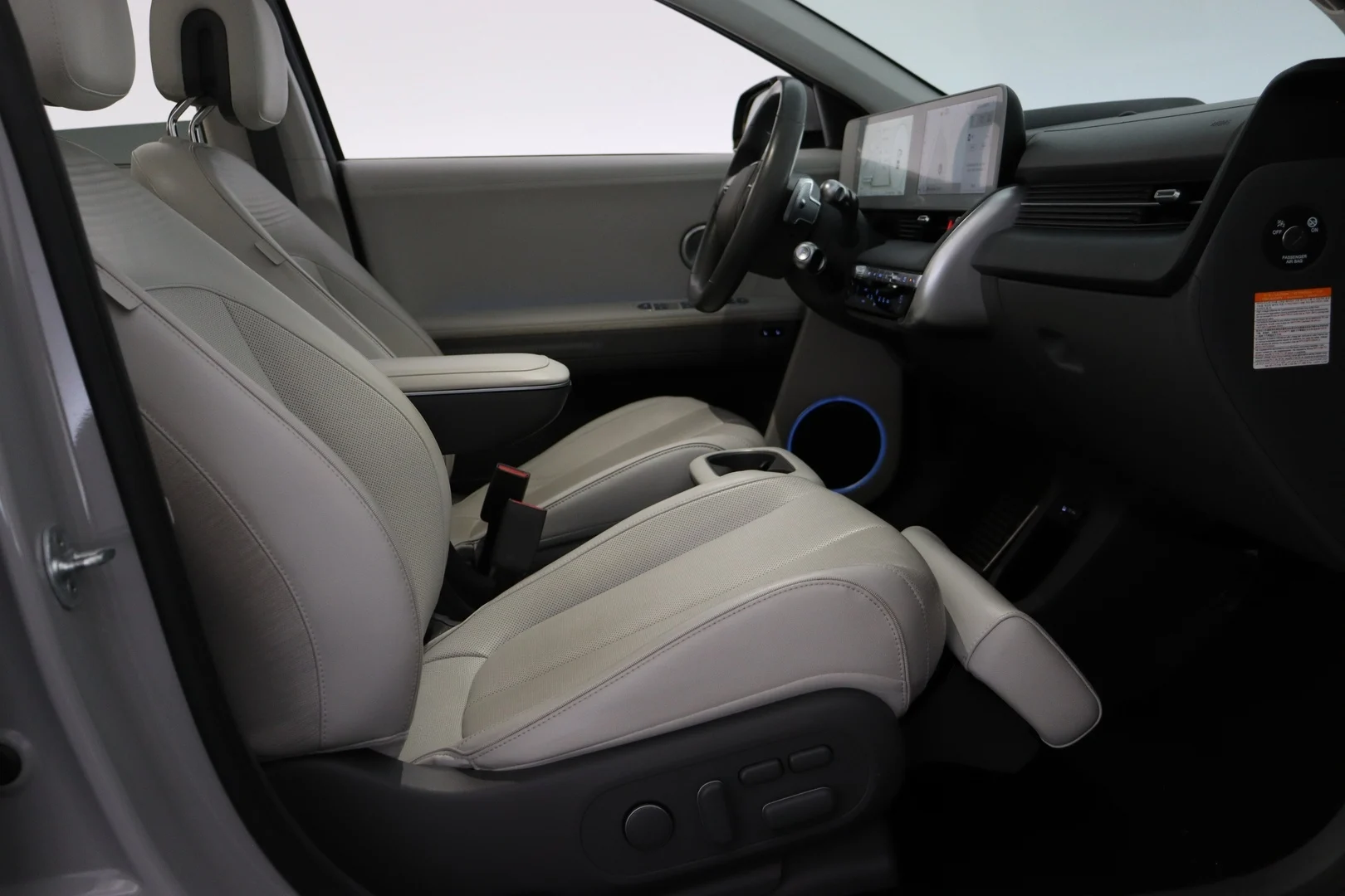 Car Image - 5leXTOqvLWkkbVH1WR5J9e